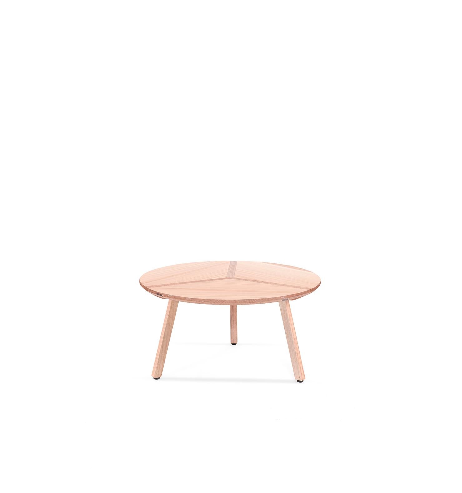 Circuito 60 is a stunning Mexican contemporary table designed by Emiliano Molina for CUCHARA. The table is a true masterpiece of woodcraft, featuring stunning assemblies that make it stand out from the crowd. It is a timeless piece characterized by