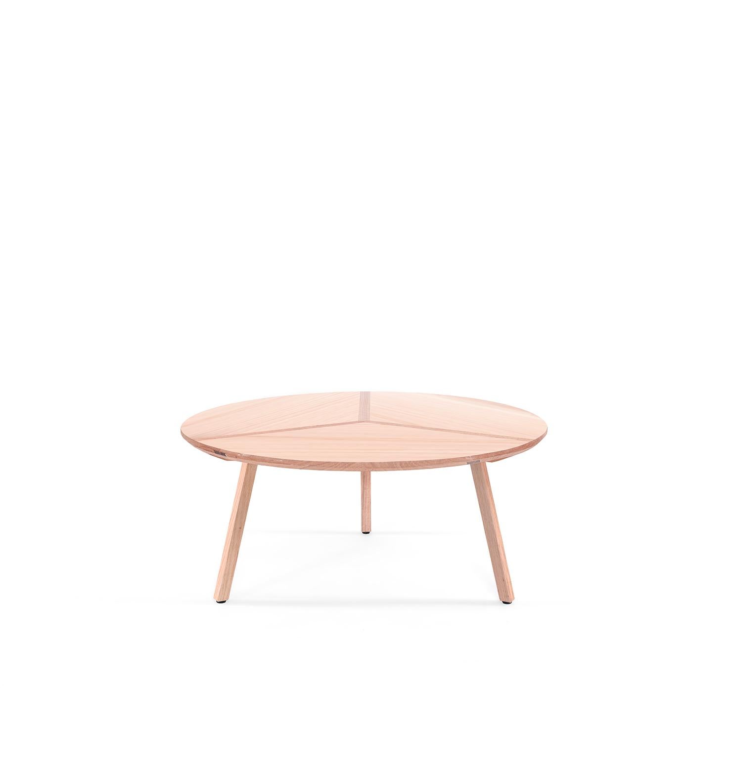 Circuito 80 is a stunning Mexican contemporary table designed by Emiliano Molina for CUCHARA. The table is a true masterpiece of woodcraft, featuring stunning assemblies that make it stand out from the crowd. It is a timeless piece characterized by