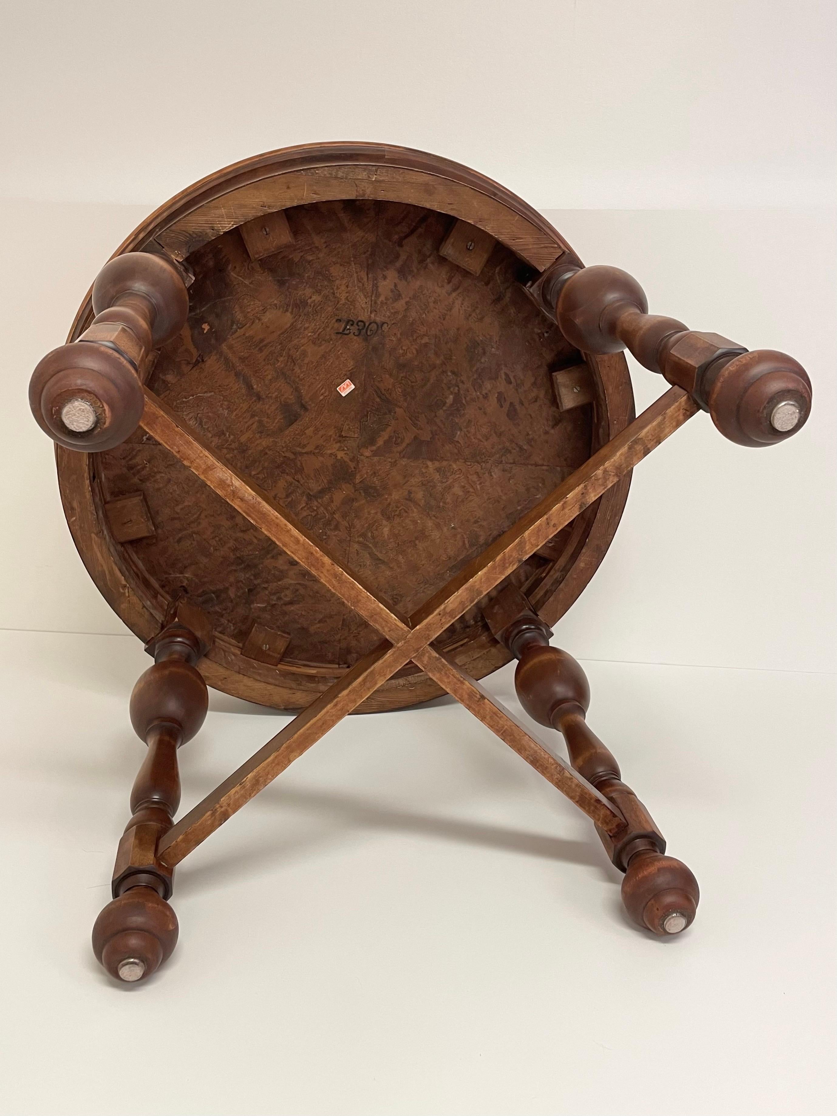 Table circulaire en bouleau teinté suédois des années 1930 par Otto Schulz pour Boet en vente 2