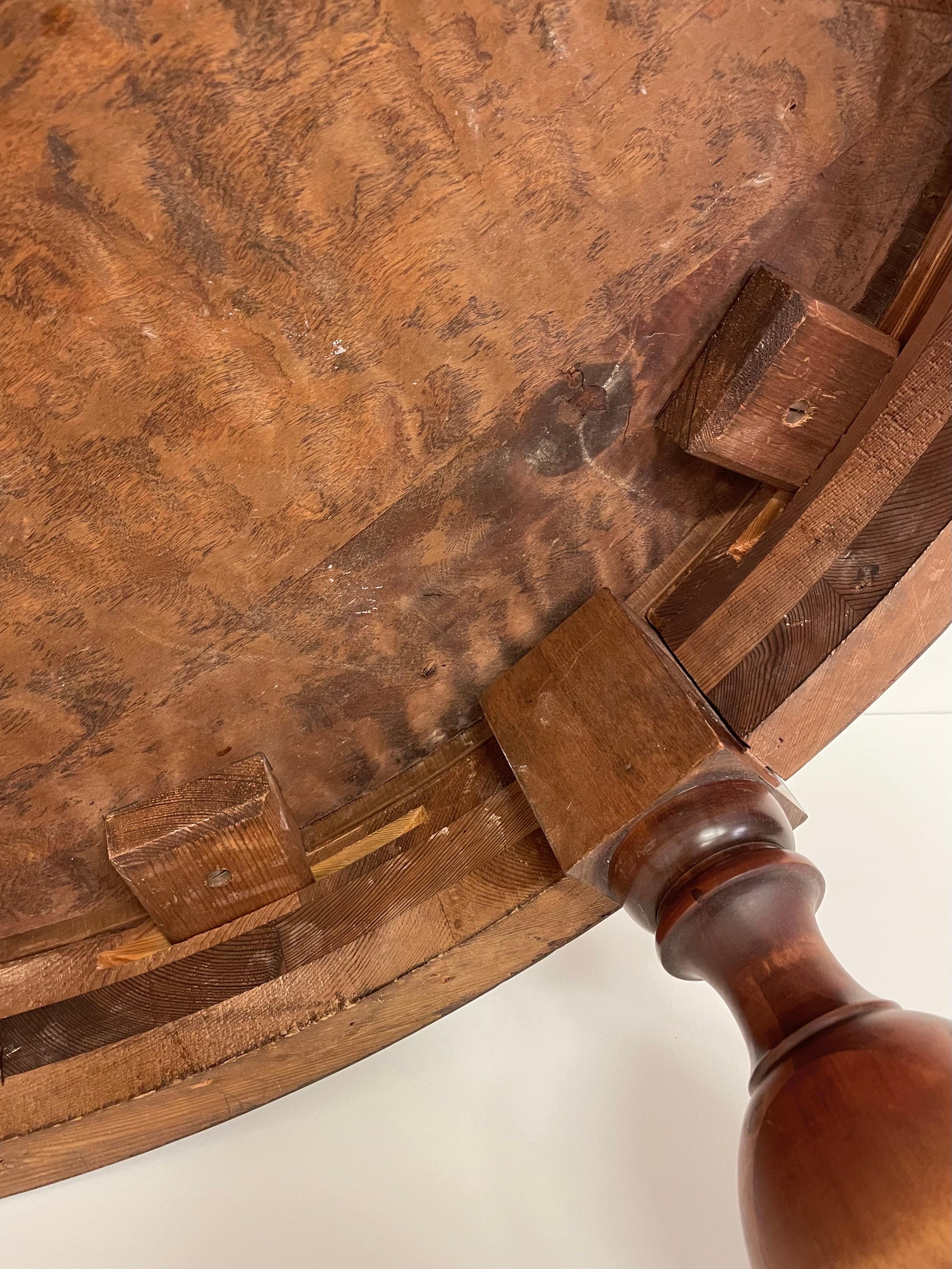 Table circulaire en bouleau teinté suédois des années 1930 par Otto Schulz pour Boet en vente 3