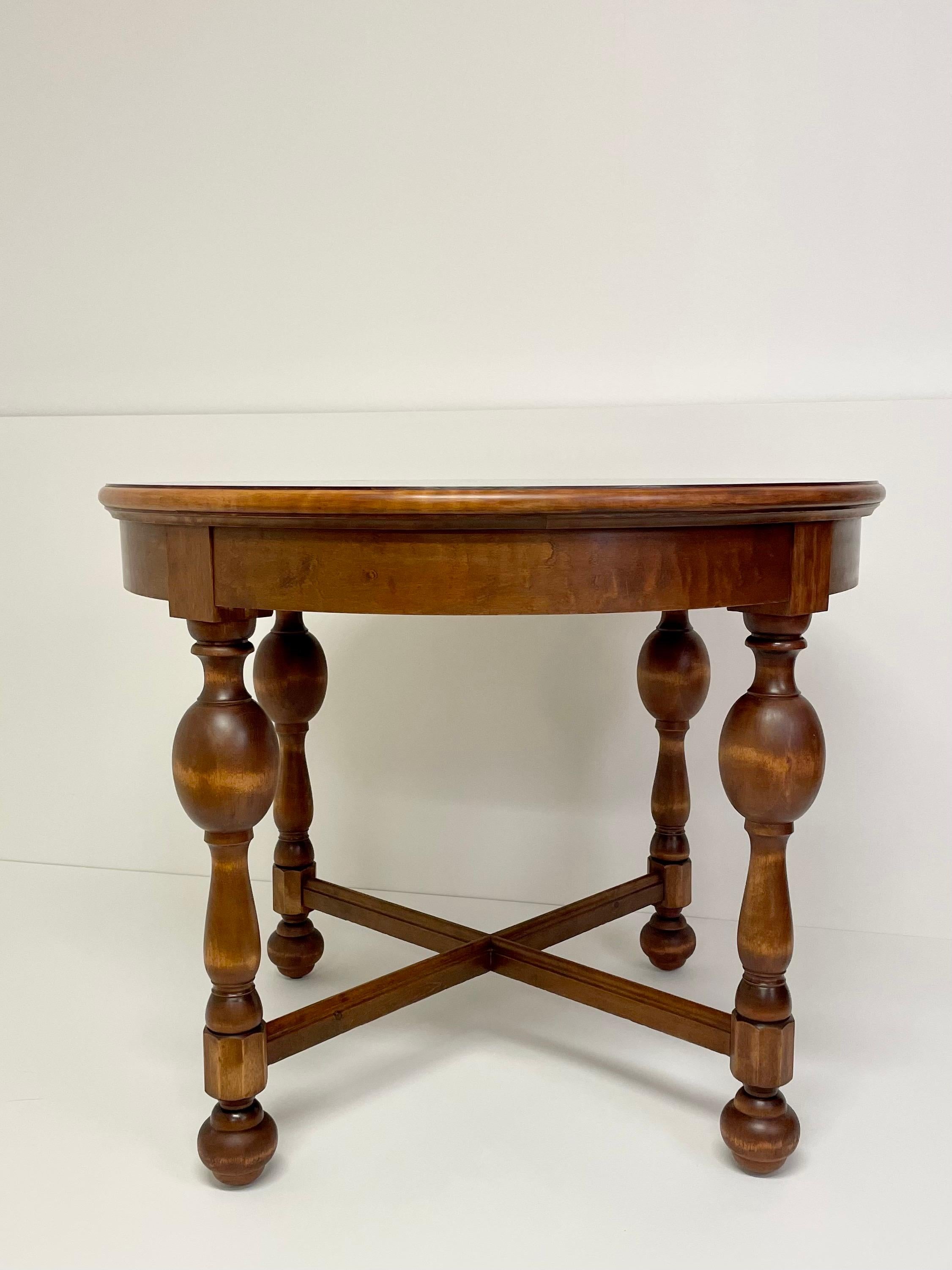 Scandinave moderne Table circulaire en bouleau teinté suédois des années 1930 par Otto Schulz pour Boet en vente