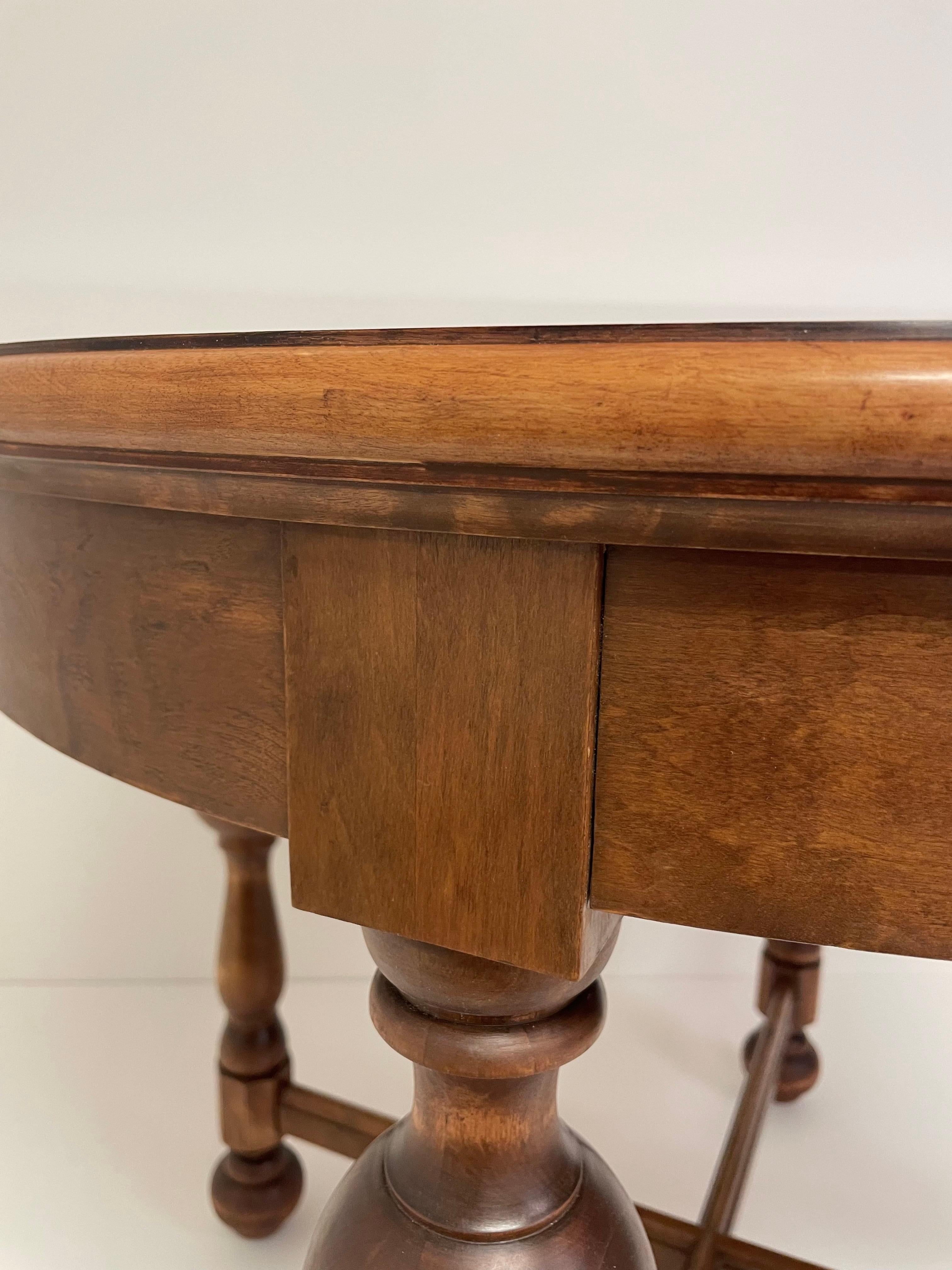 Table circulaire en bouleau teinté suédois des années 1930 par Otto Schulz pour Boet Bon état - En vente à Örebro, SE