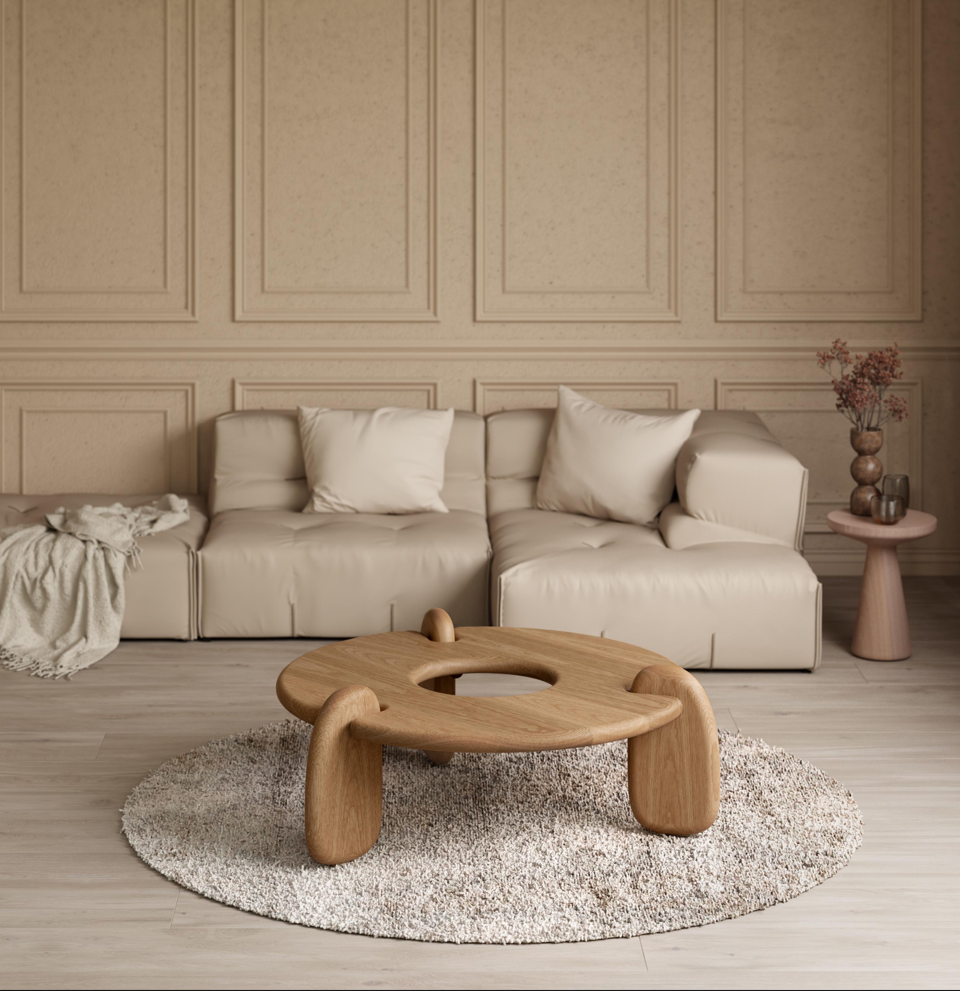Moderne Table basse circulaire à trois pieds en chêne blanc Avebury par Objects & Ideas en vente
