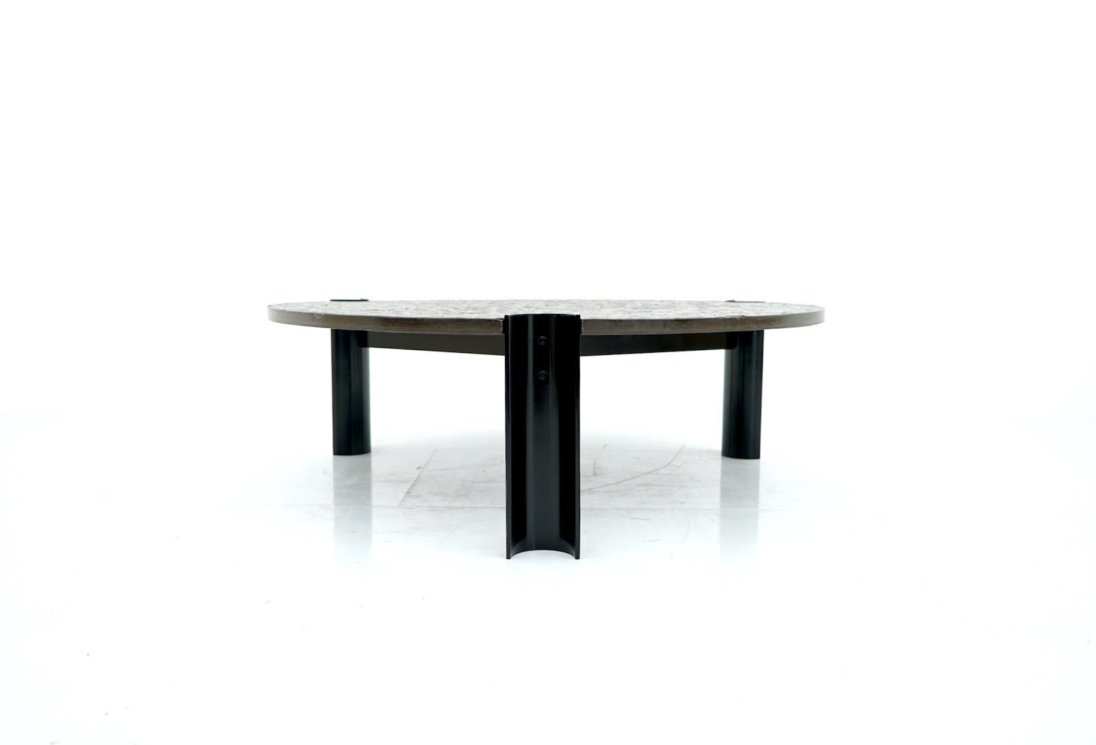 Circular Black & Grey Slate Stone Coffee Table, 1970s In Good Condition For Sale In Frankfurt / Dreieich, DE