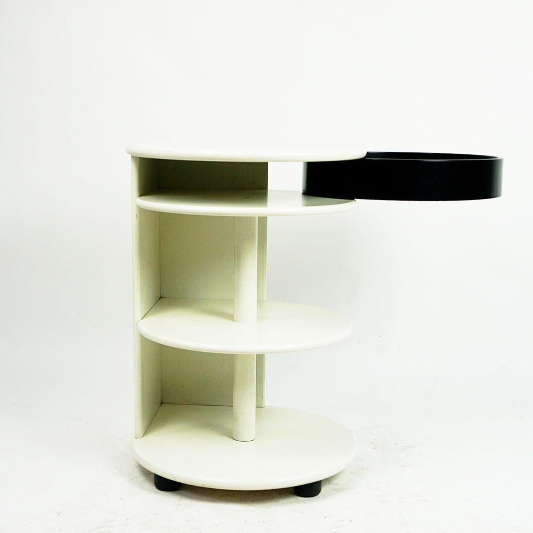 Circular Black and White Italian Postmodern Side Table or Nightstand In Good Condition For Sale In Vienna, AT