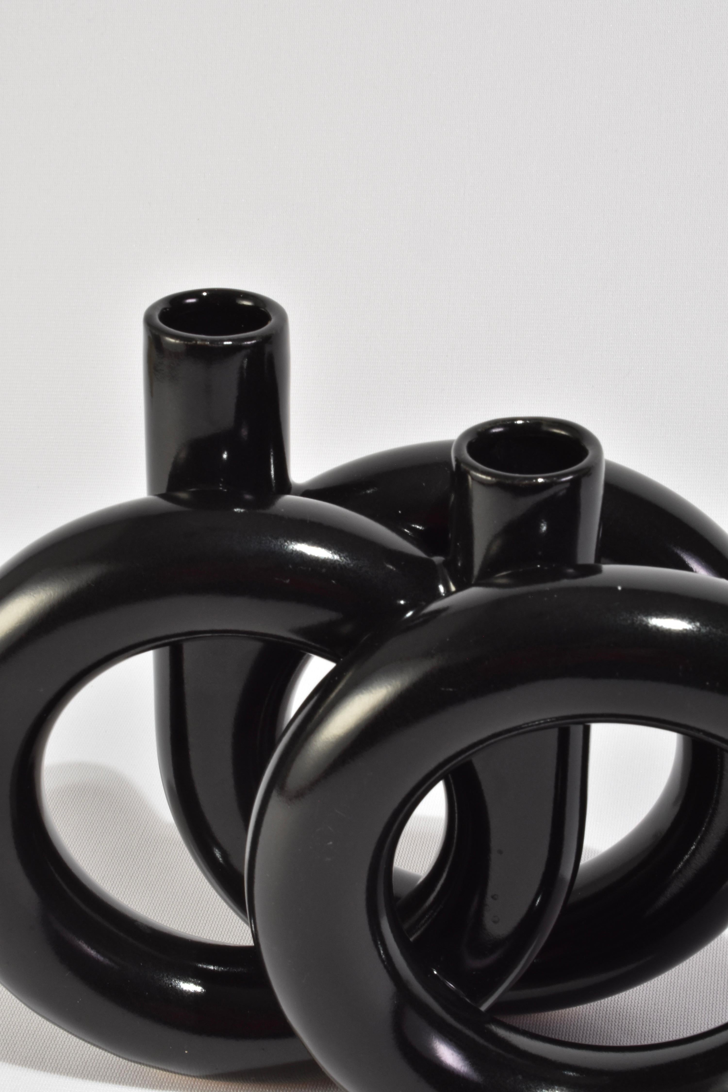 Kreisförmige Vase aus schwarzer Keramik im Zustand „Gut“ im Angebot in Richmond, VA