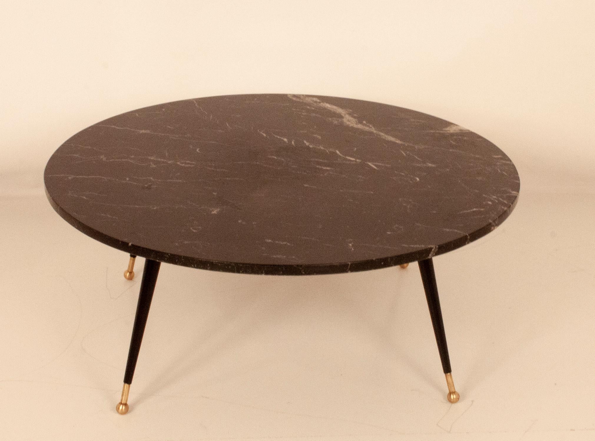 Laiton Table basse circulaire en marbre noir, Espagne, années 1990 en vente