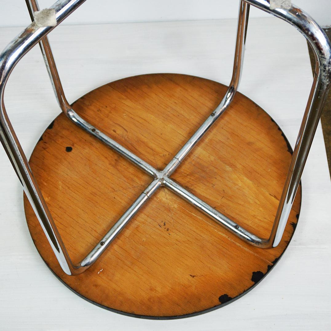 Table basse circulaire Bauhaus en chêne noir et acier tubulaire en vente 1