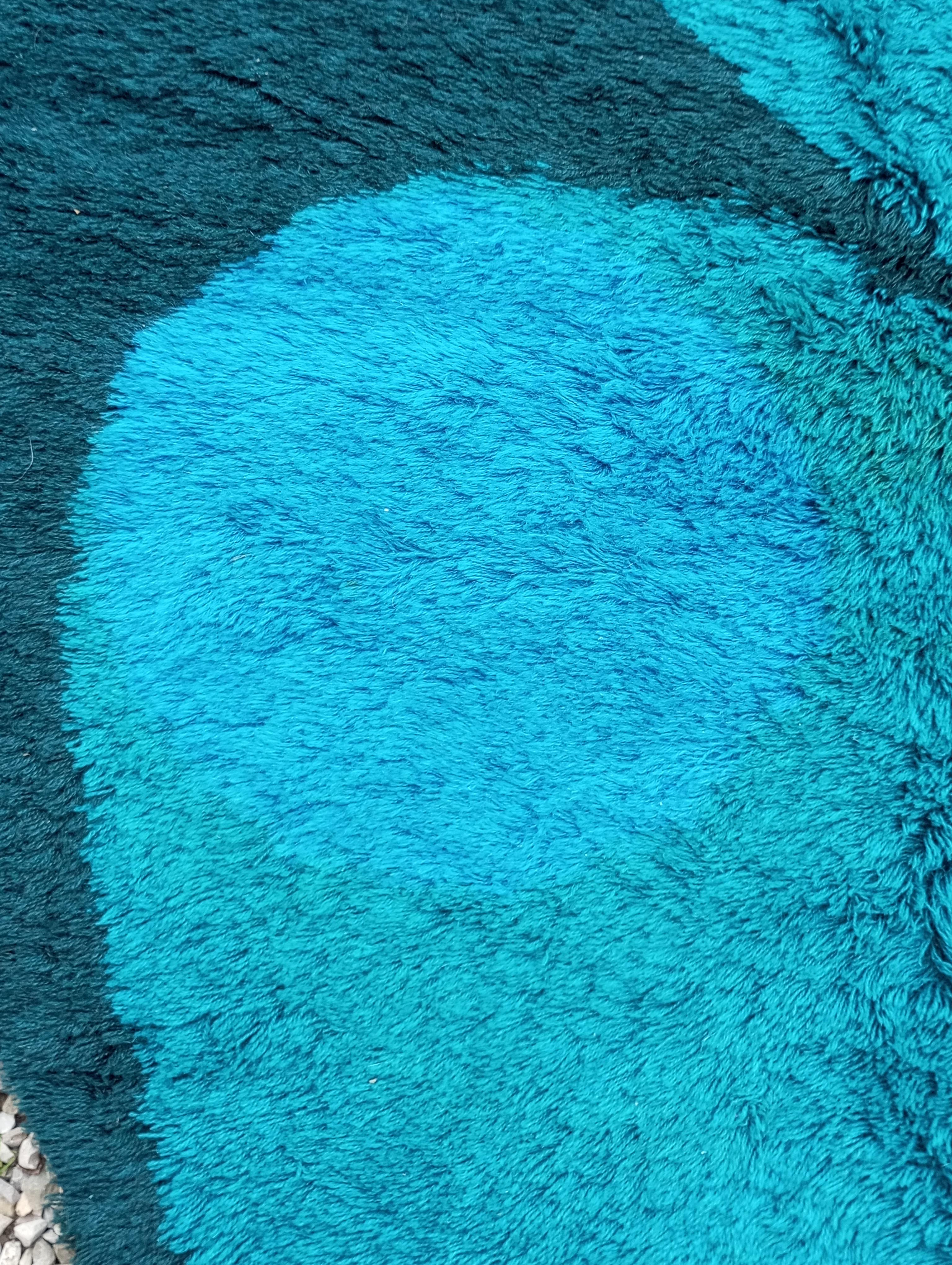 Circular blue carpet  with butterfly diameter of 275 cm. Denmark  wool  1960's For Sale 1