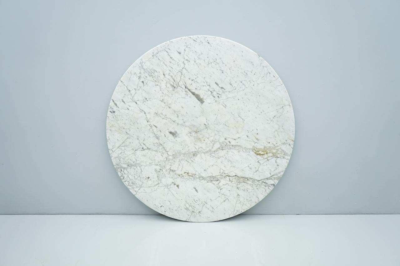Circular Carrara Marble Dining Table, Italy, 1970s In Good Condition For Sale In Frankfurt / Dreieich, DE
