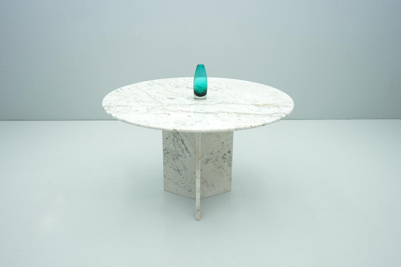 Late 20th Century Circular Carrara Marble Dining Table, Italy, 1970s For Sale