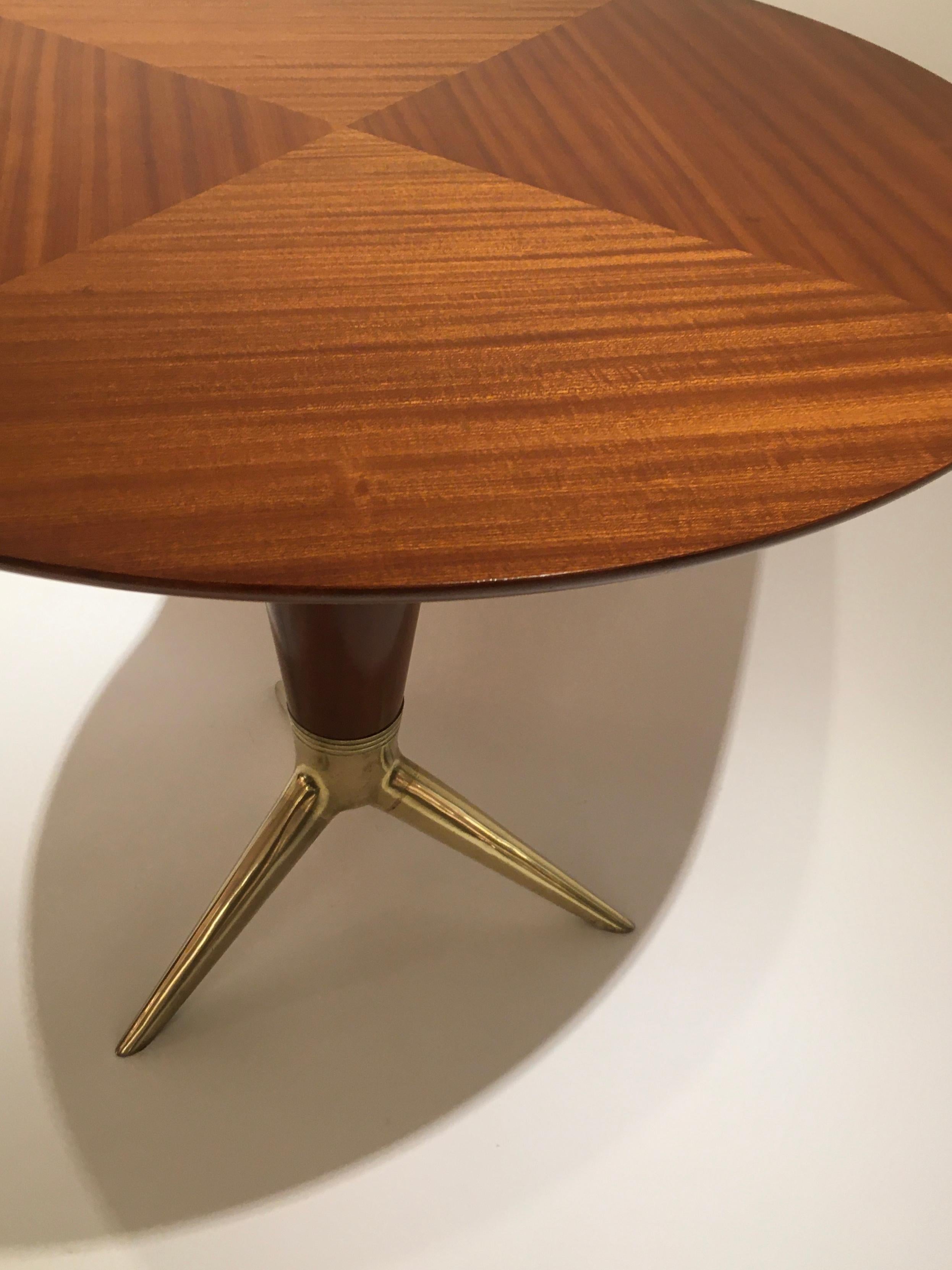 This beautiful circular walnut centre table, previously thought to be designed by Gio Ponti, was produced by the highly regarded Italian furniture company, I.S.A, circa 1950. This company was based in the northern Italian town of Bergamo, where they