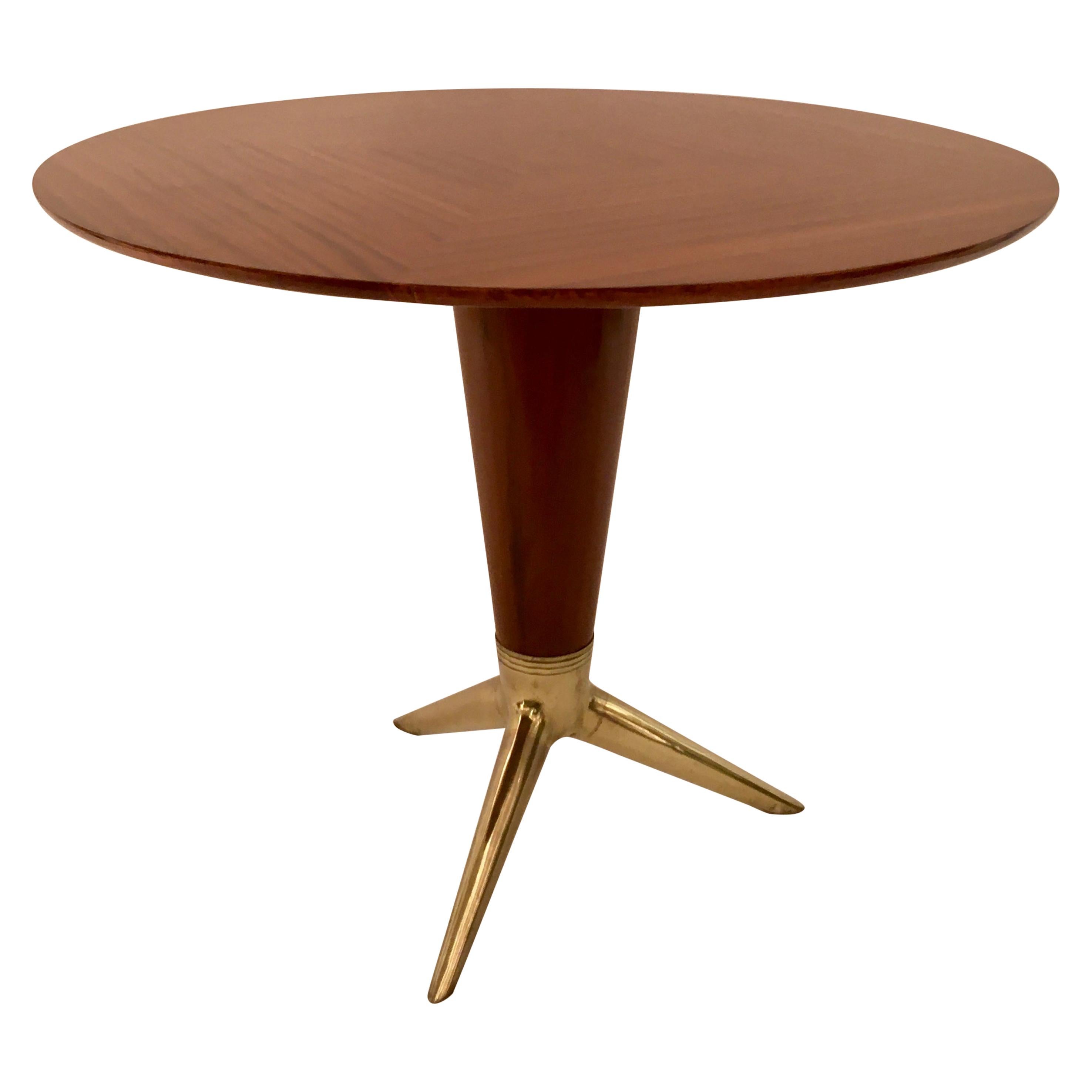 Circular Centre Table in Walnut and Brass by I.S.A. Italy, circa 1950