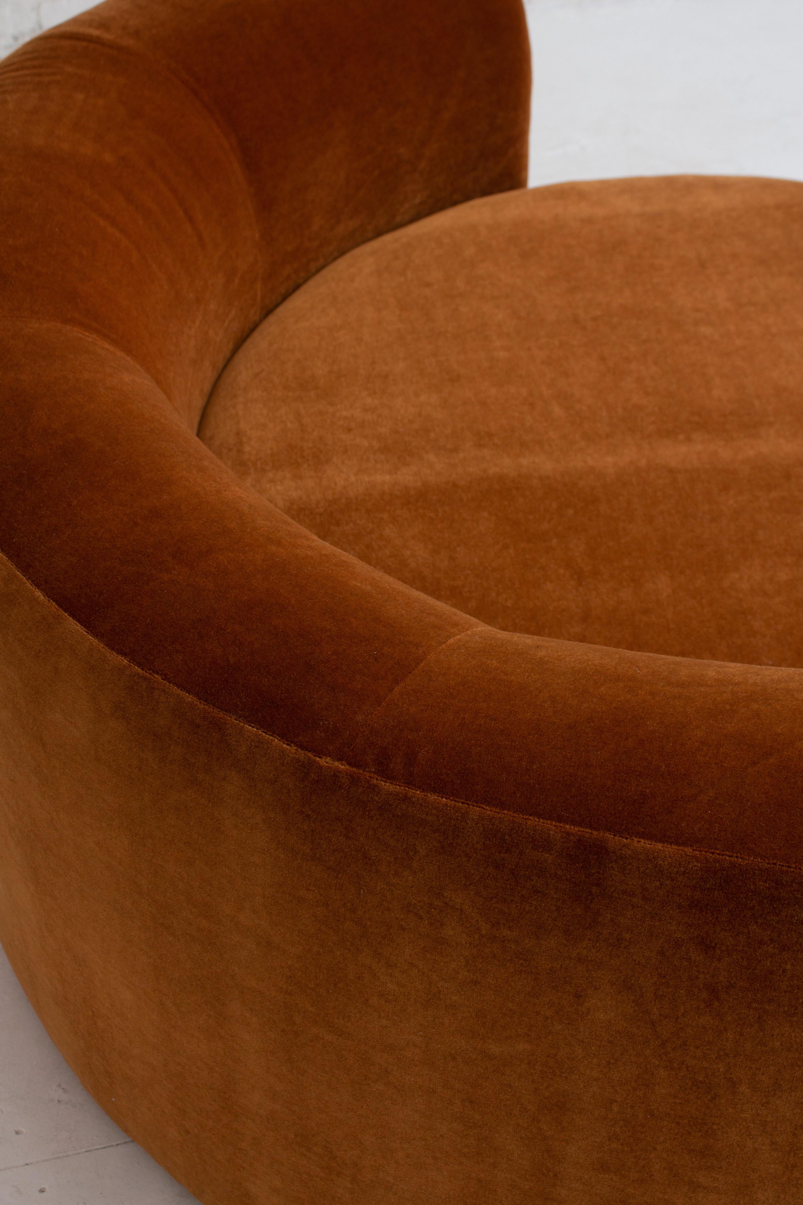 Circular Chaise Lounge in Mohair by Roger Rougier For Sale 3