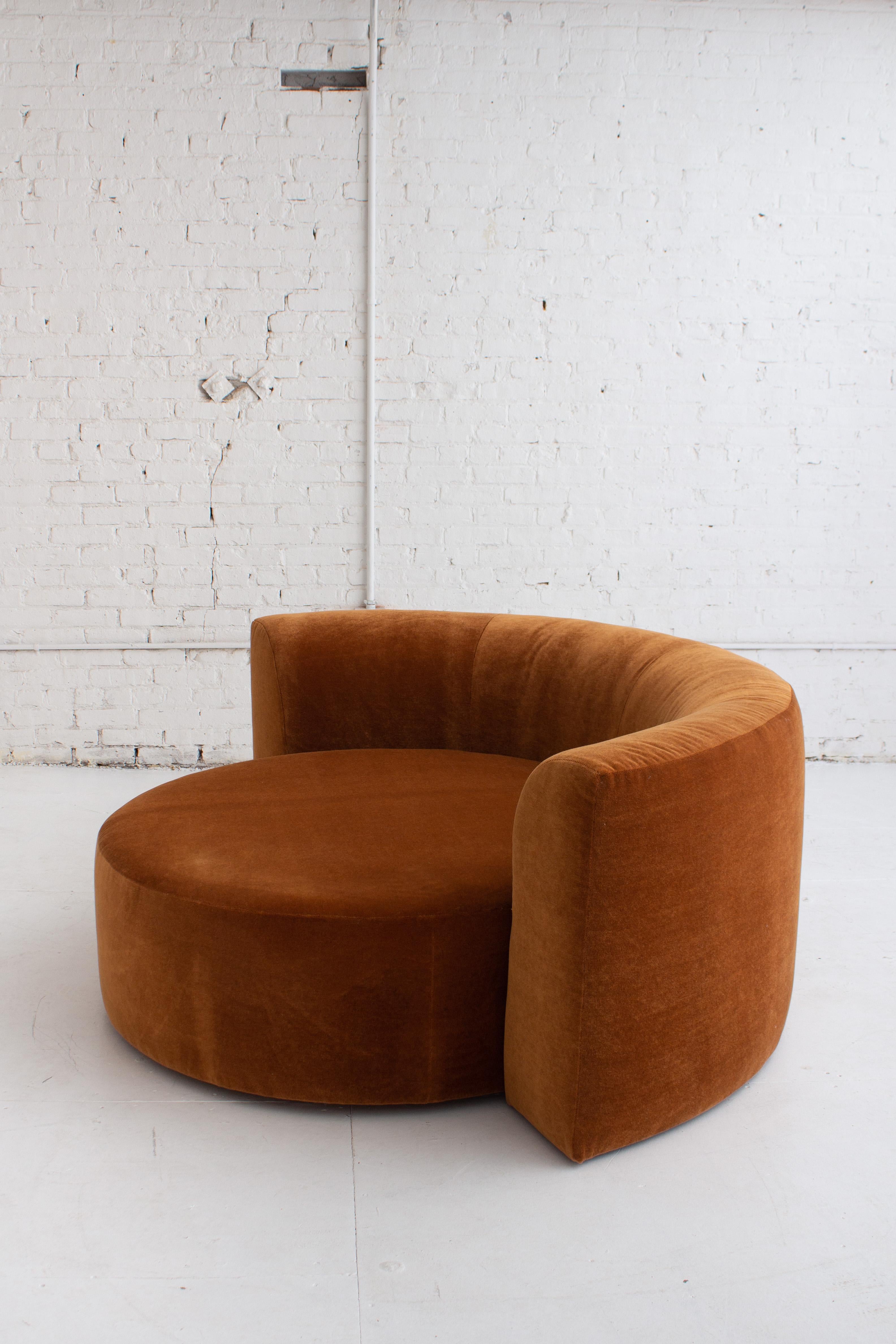 Circular Chaise Lounge in Mohair by Roger Rougier For Sale 5