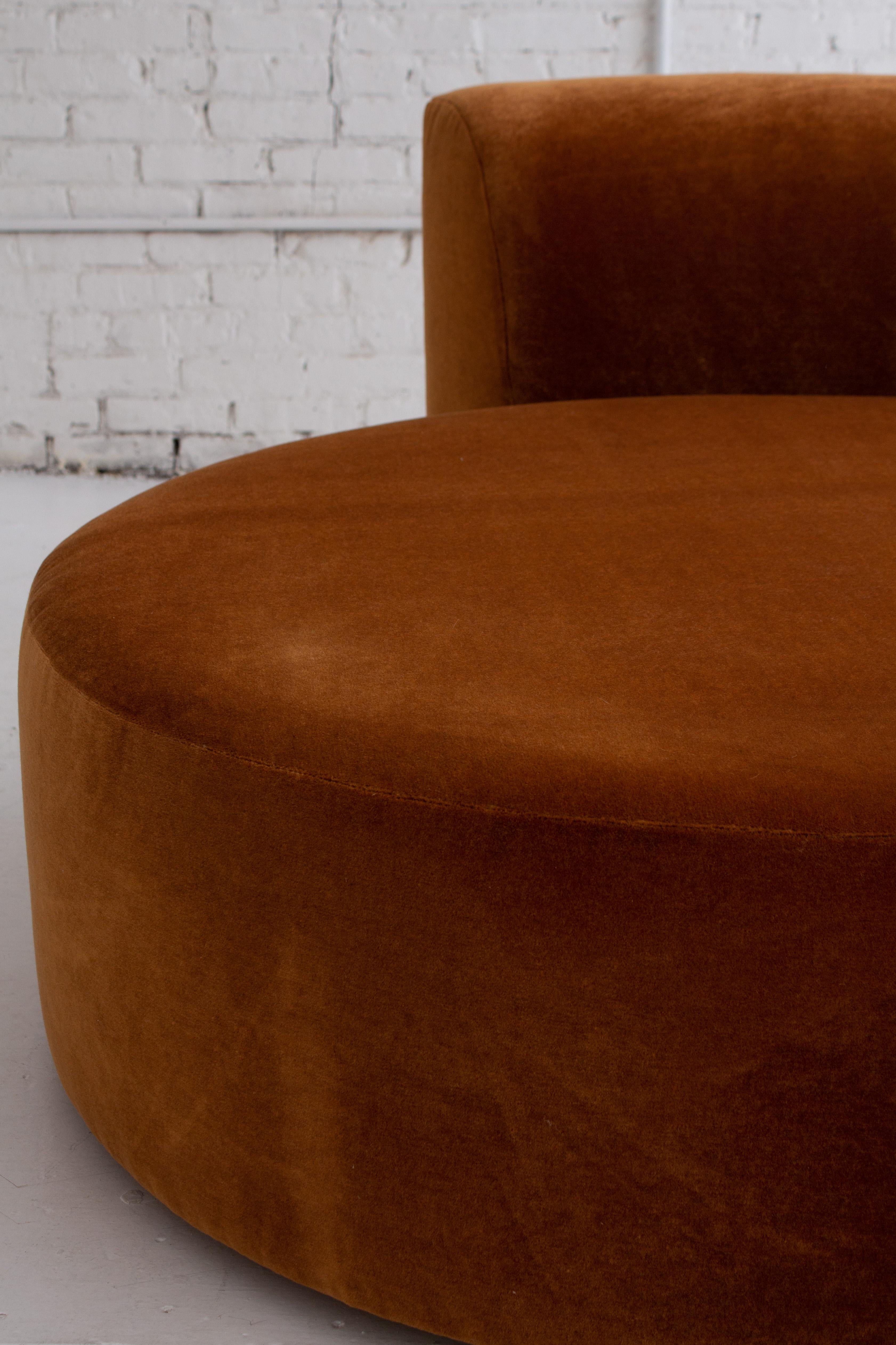 Circular Chaise Lounge in Mohair by Roger Rougier For Sale 6