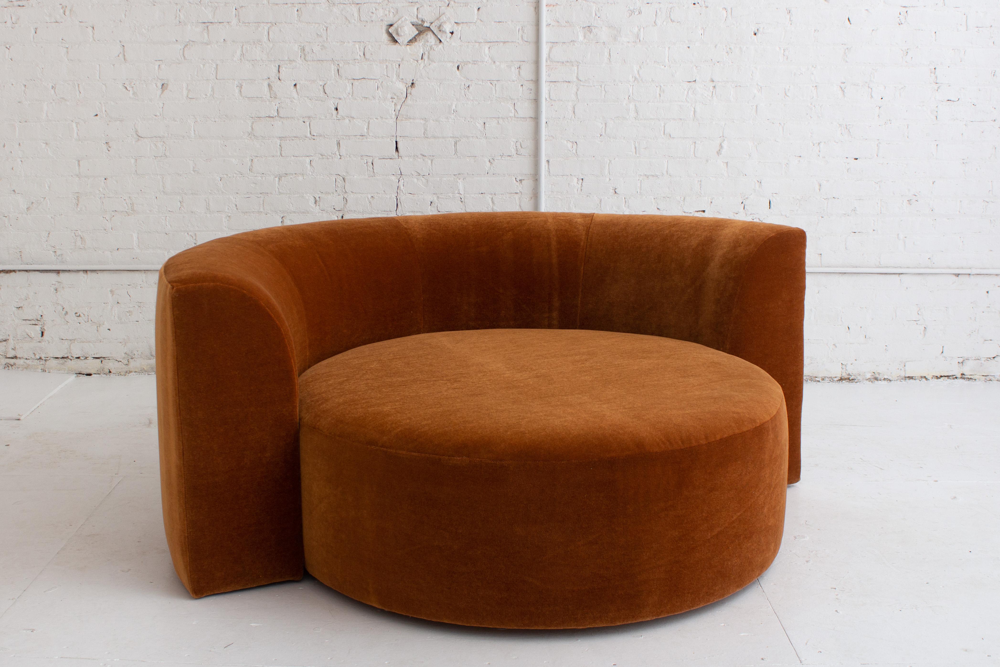Postmoderne Chaise longue circulaire en mohair de Roger Rougier en vente