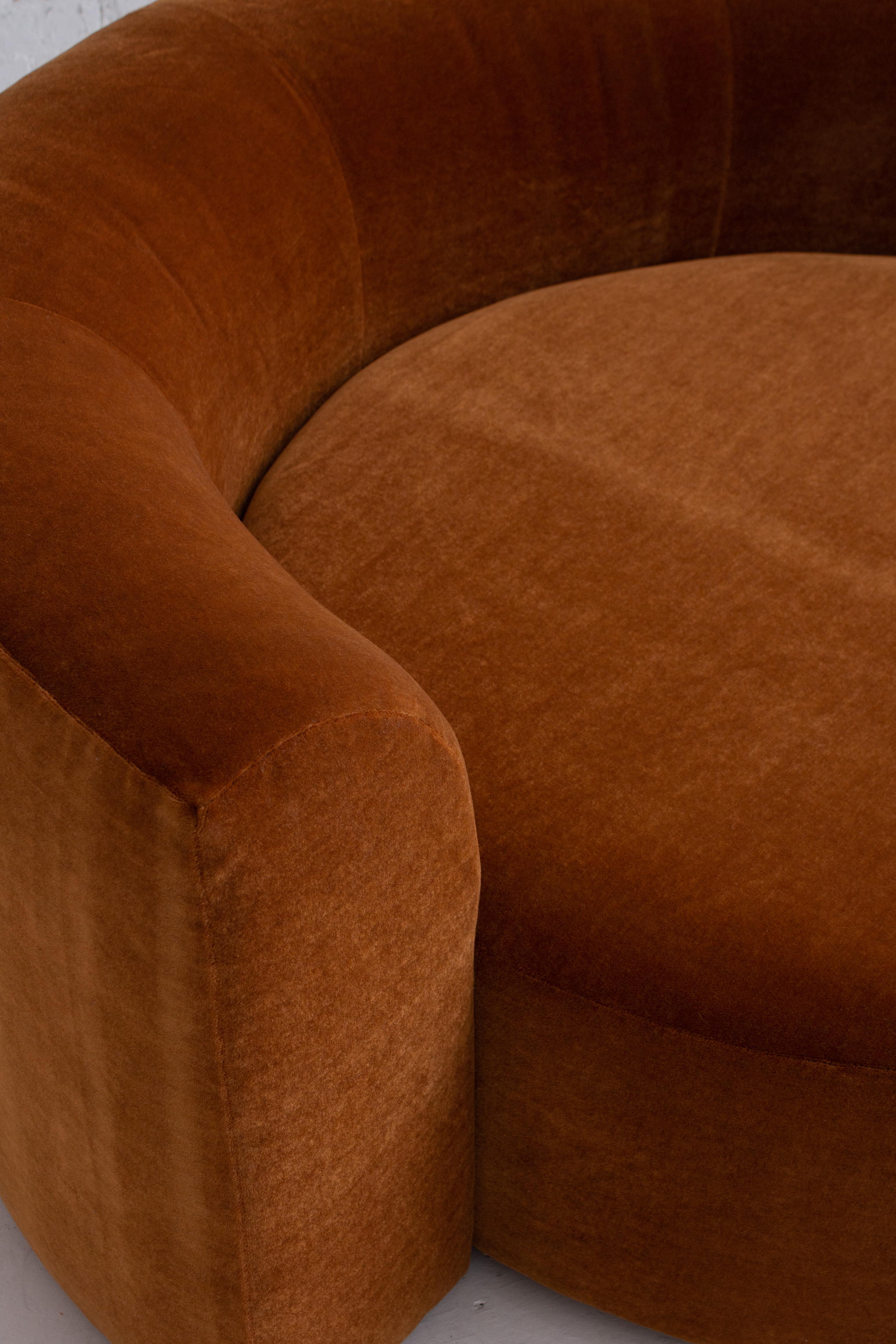 Post-Modern Circular Chaise Lounge in Mohair by Roger Rougier