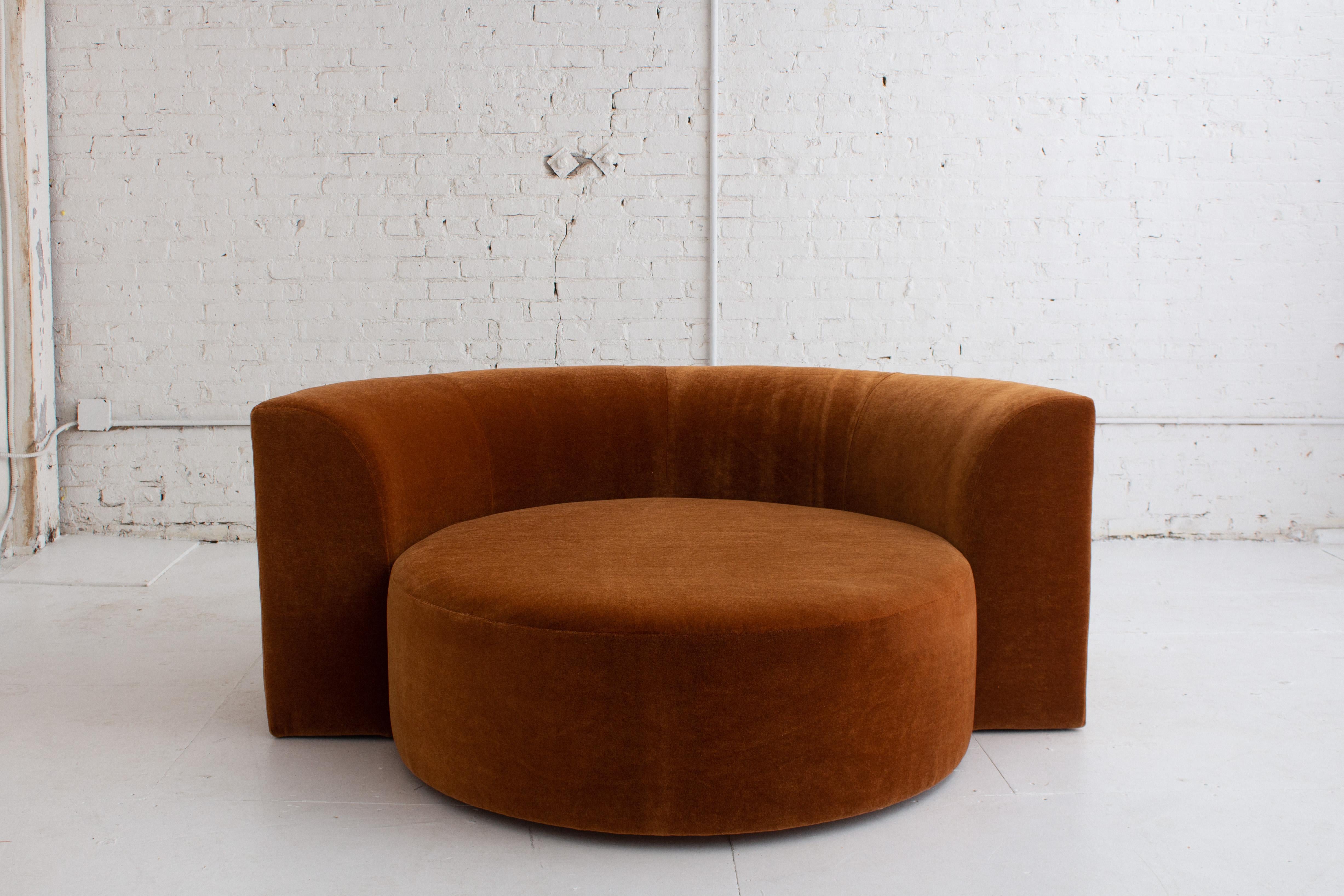 Circular Chaise Lounge in Mohair by Roger Rougier In Good Condition In Brooklyn, NY