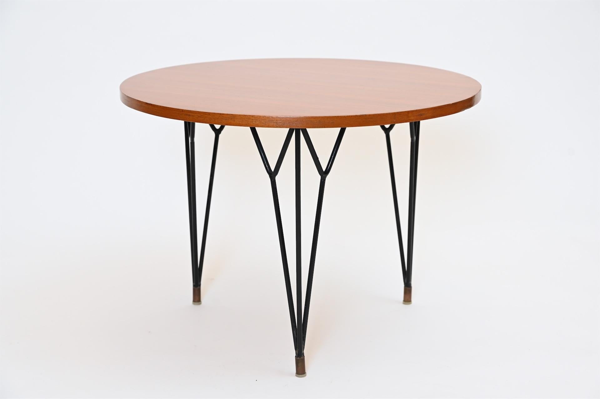 Midcentury side table in cherry with hairpin legs in excellent restored condition.