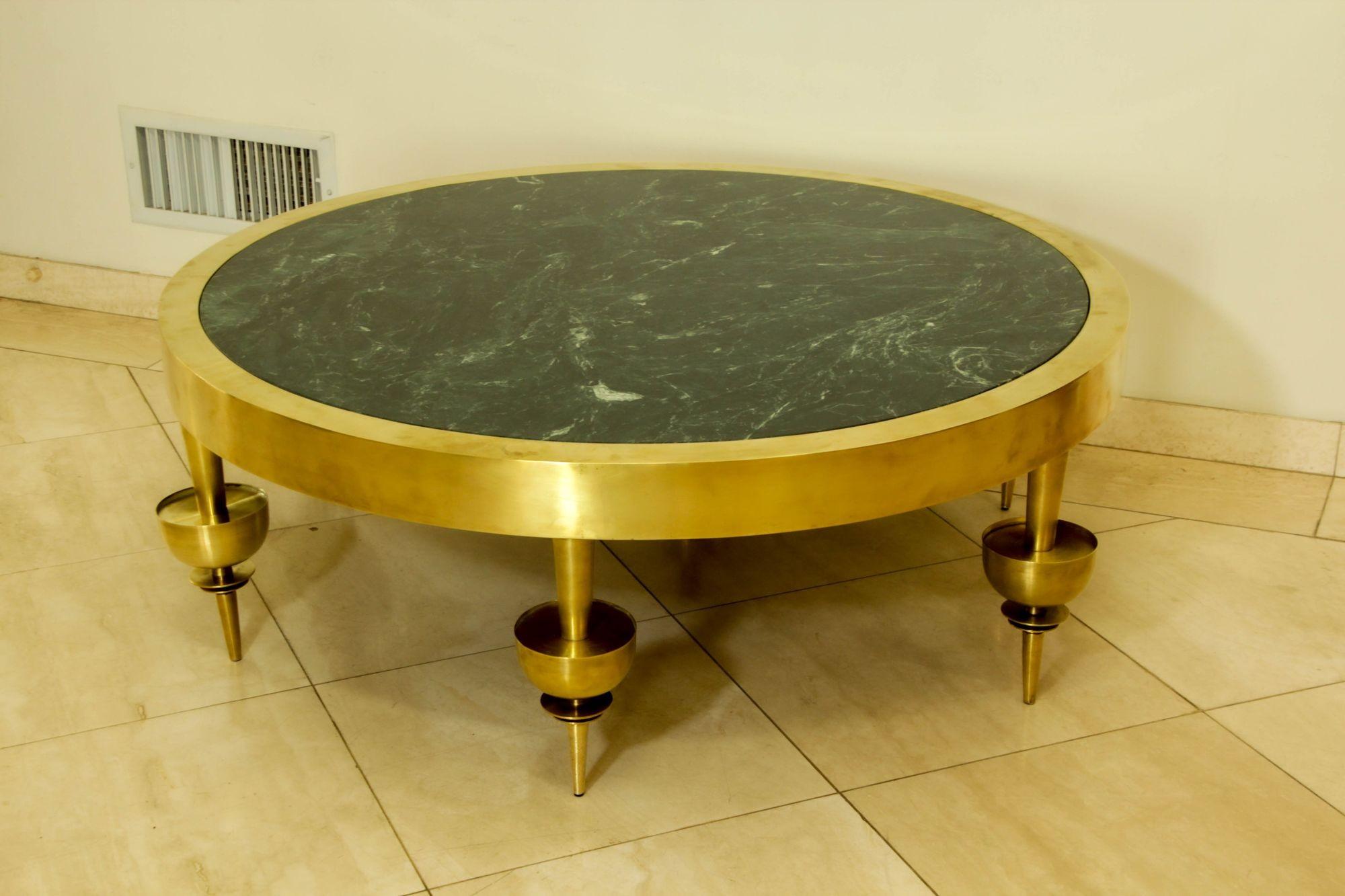 Table basse de style Art déco moderniste en laiton avec plateau en marbre vert en vente 4