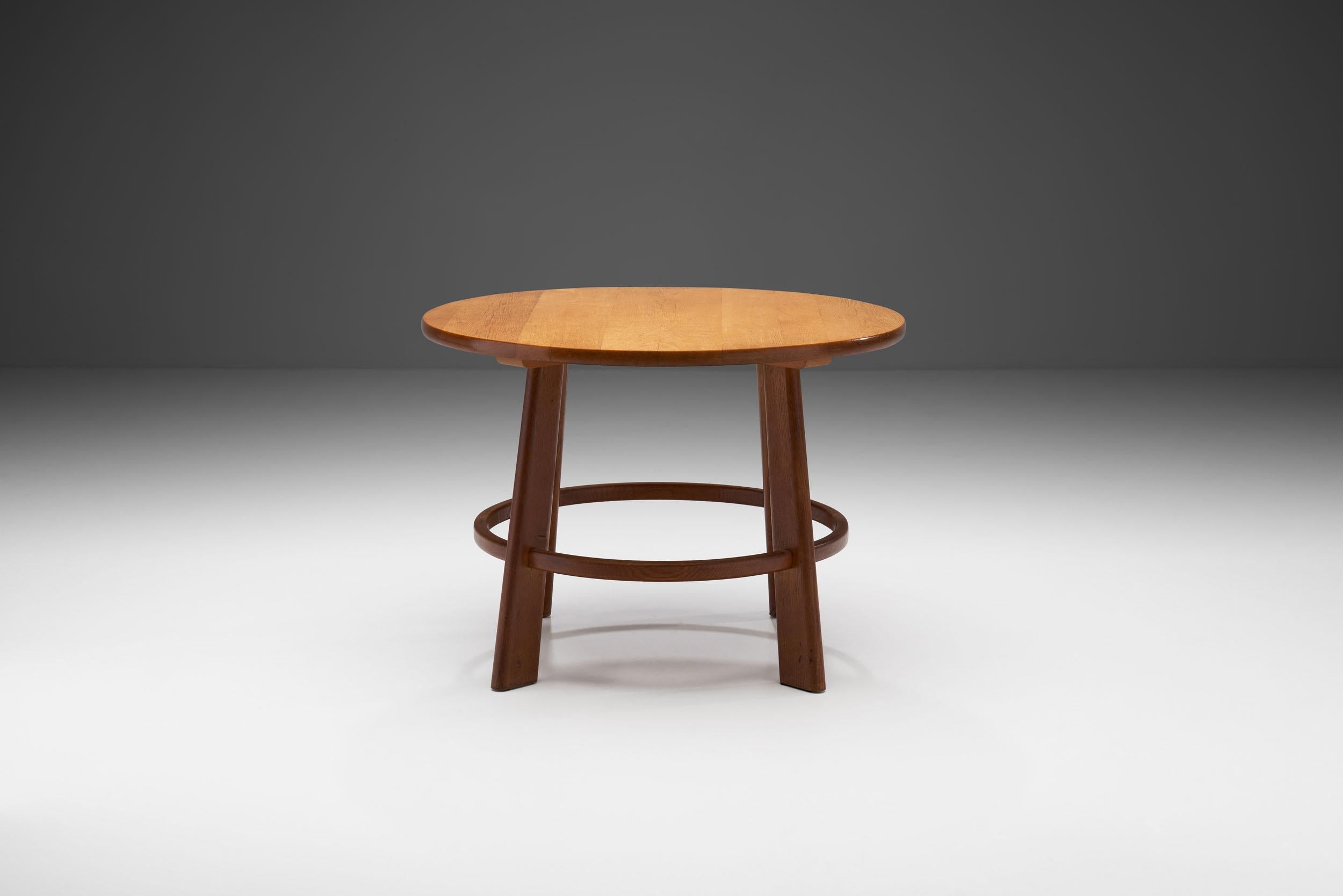 Circular Coffee Table by Danish Cabinetmaker, Denmark, circa 1950s In Good Condition In Utrecht, NL