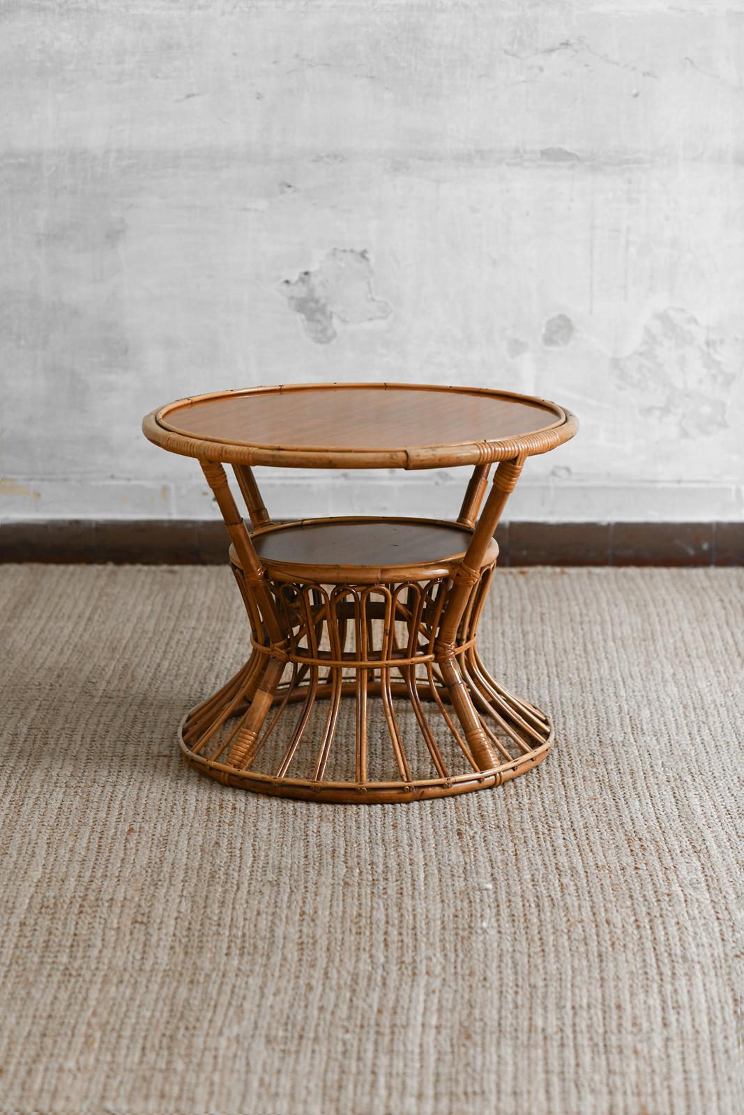 Circular coffee table with rattan geometric motifs and wooden shelves, 1960s
Product details
Dimensions: 65 W x 51 H x 65 D cm