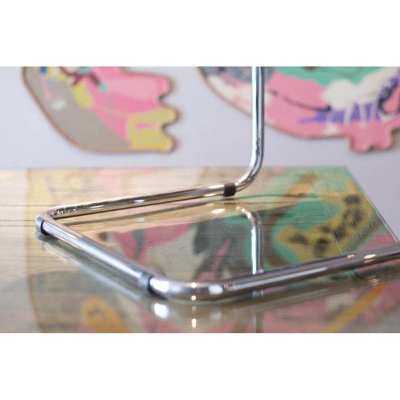 Mesa de centro circular con decoración guerrera de Roger Capron, años 60 en venta 4