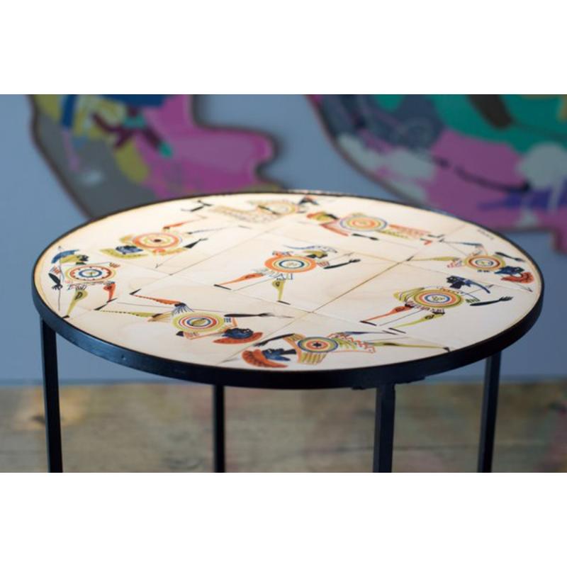 Mesa de centro circular con decoración guerrera de Roger Capron, años 60

Diseño Vintage
Decoración circular de mesa de centro de guerreros de los años 60, por Roger Capron.

Más información:
Materiales: Cerámica, Metal
Color: Negro, Multicolor,