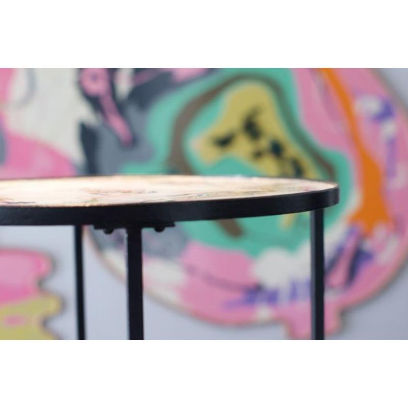Mesa de centro circular con decoración guerrera de Roger Capron, años 60 Moderno de mediados de siglo en venta