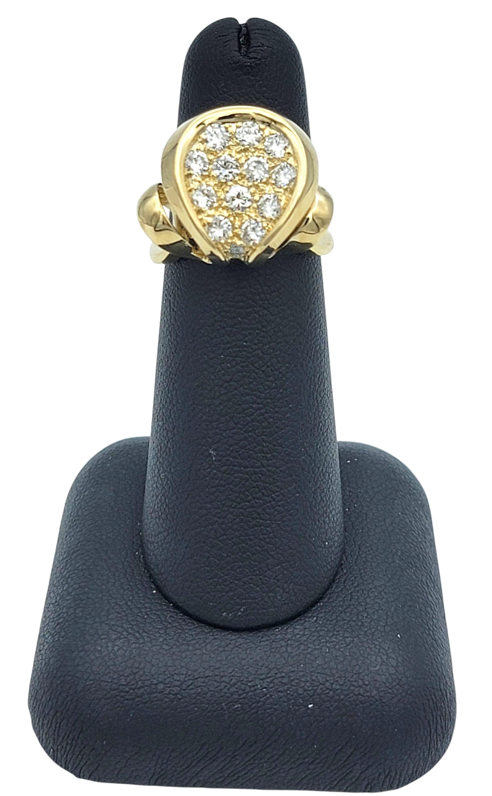 Anillo de cóctel con pavé de diamantes cóncavo circular en oro amarillo de 14 quilates en venta 6