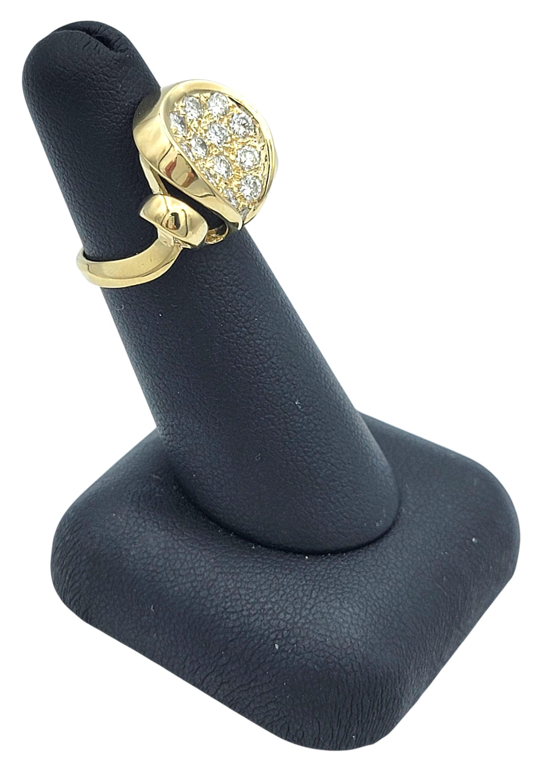 Anillo de cóctel con pavé de diamantes cóncavo circular en oro amarillo de 14 quilates en venta 7