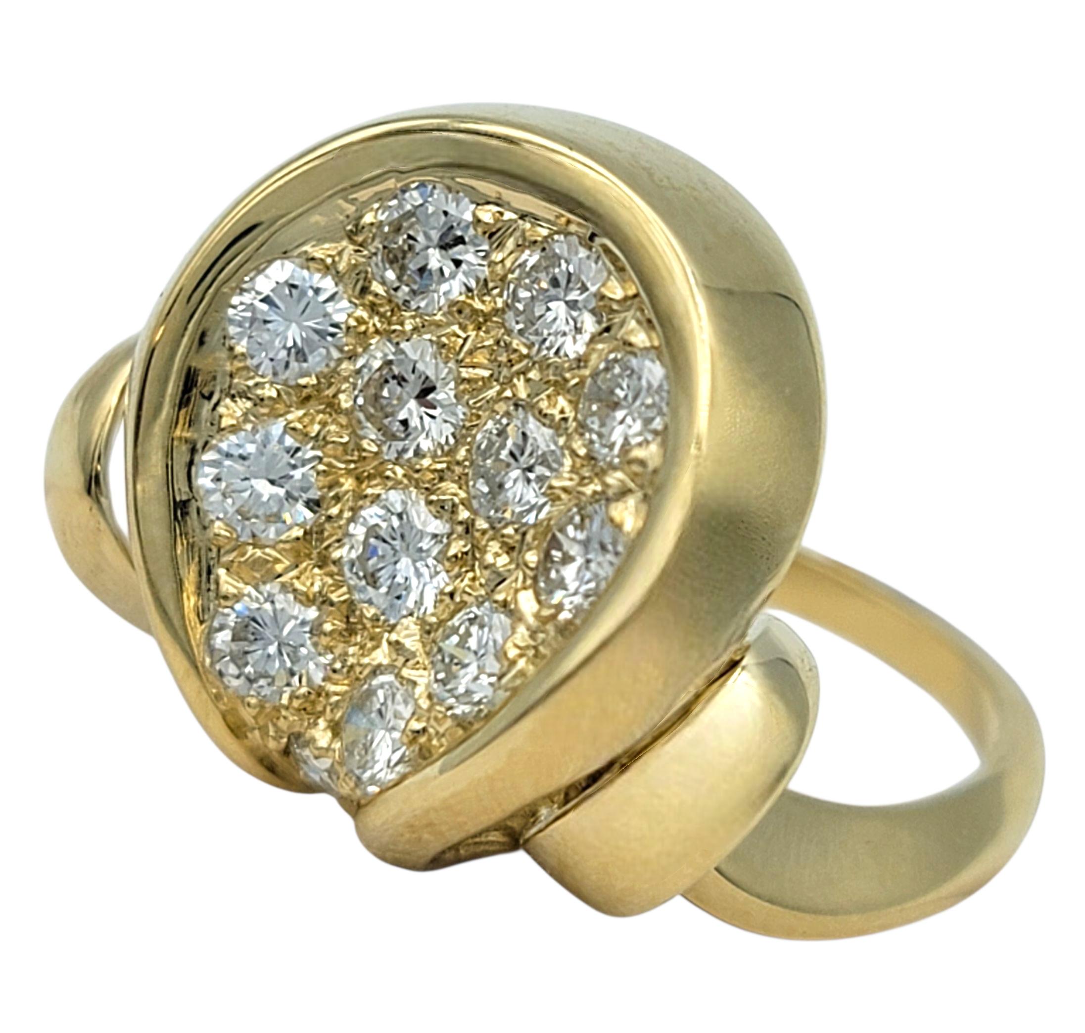 Anillo de cóctel con pavé de diamantes cóncavo circular en oro amarillo de 14 quilates Corte redondo en venta