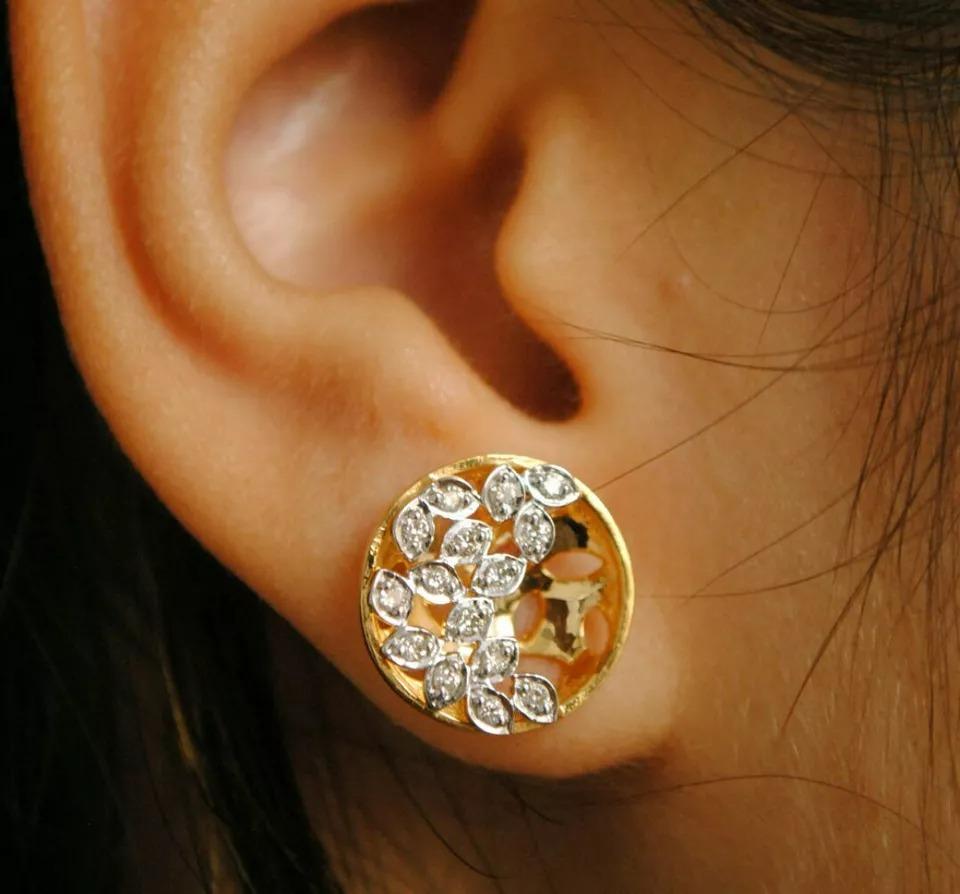 Boucle d'oreille diamant circulaire concave en or 14k 3D Moon Neuf - En vente à Chicago, IL