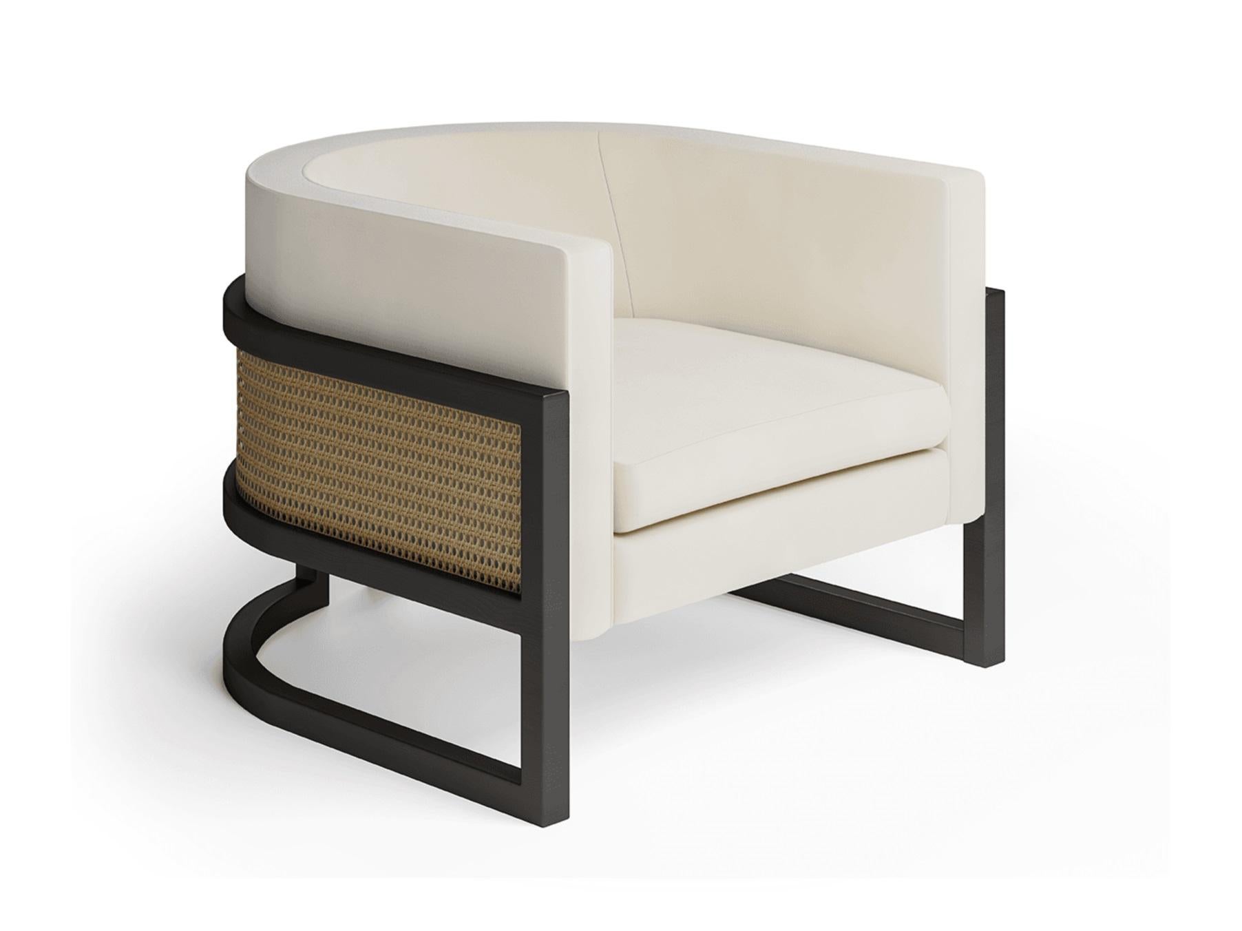 Runder Contemporary-Sessel aus schwarzem Eichenholz und natürlichem Rohr (Moderne der Mitte des Jahrhunderts) im Angebot
