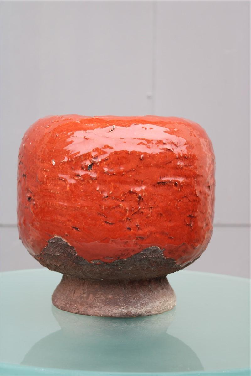 Circular decorative bowl ceramic Zaccagnini Italian Design Red 1960s.