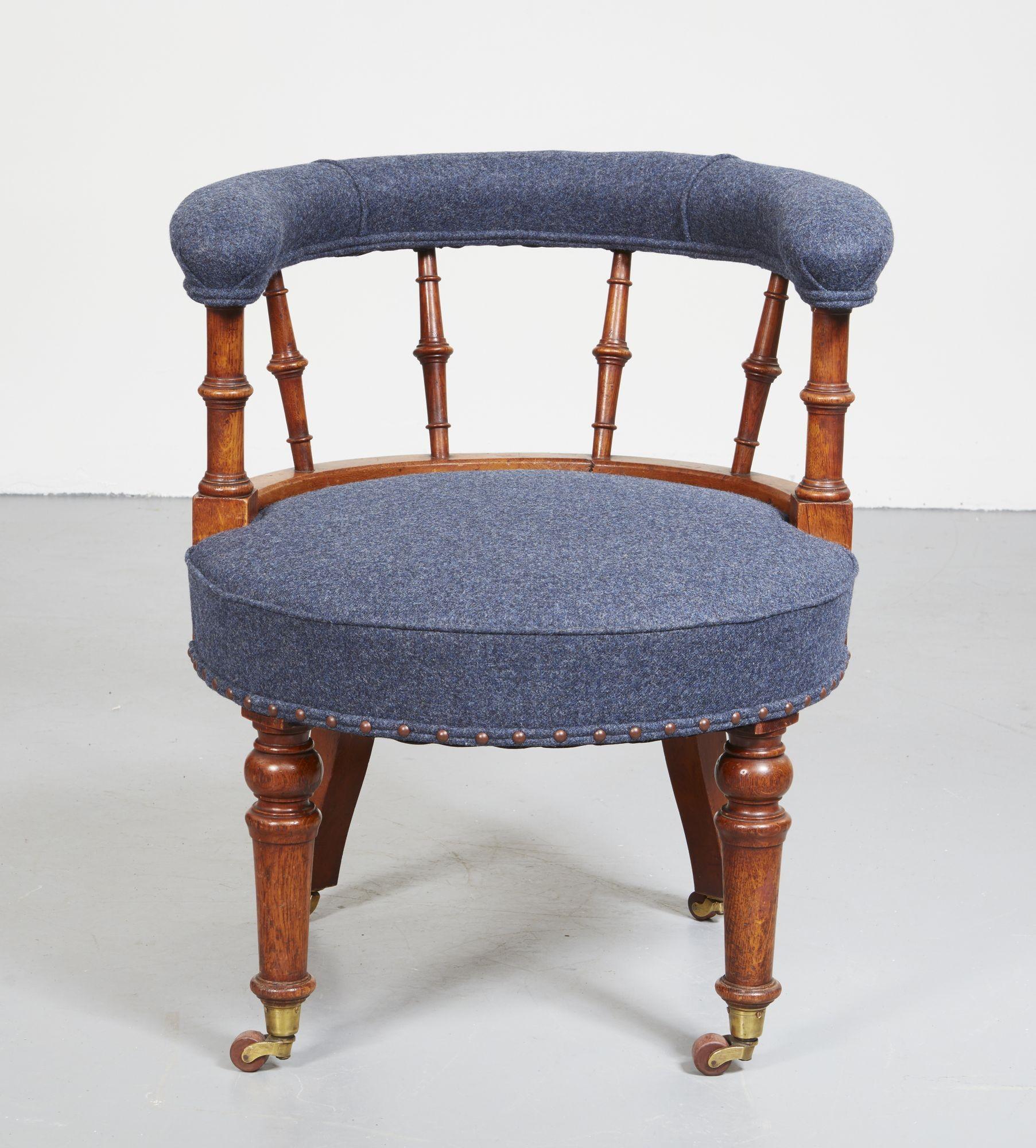 19th c. Scottish Country House Circular Chair In Good Condition In Greenwich, CT
