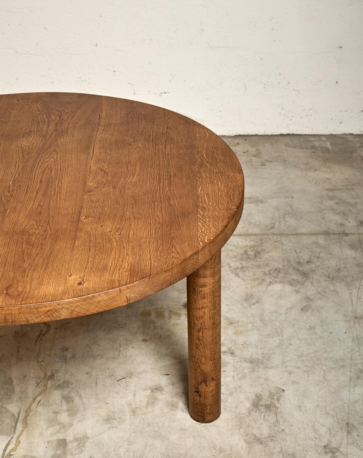 Circular dining table in solid oak, France circa 1950 In Good Condition For Sale In TOURS, FR