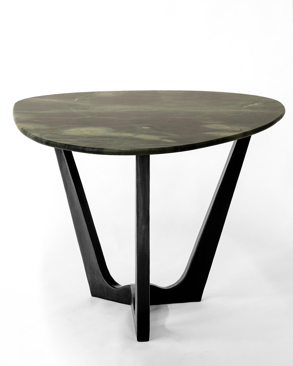 Moderne Table de salle à manger circulaire moderne en acier noirci Lily-Green-Marble faite à la main Large en vente