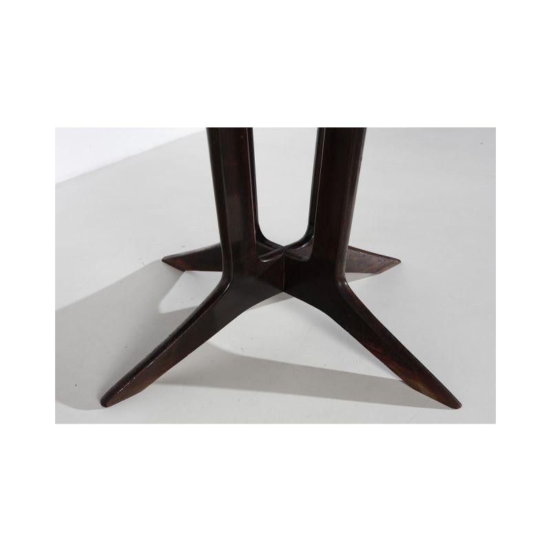Mesa redonda acabada en nogal oscuro con tapa de cristal de Osvaldo Borsani, c.1960

acabado nogal con cristal pintado ciruela

Más información: 
Dimensiones: A 78 x P 124 cm
