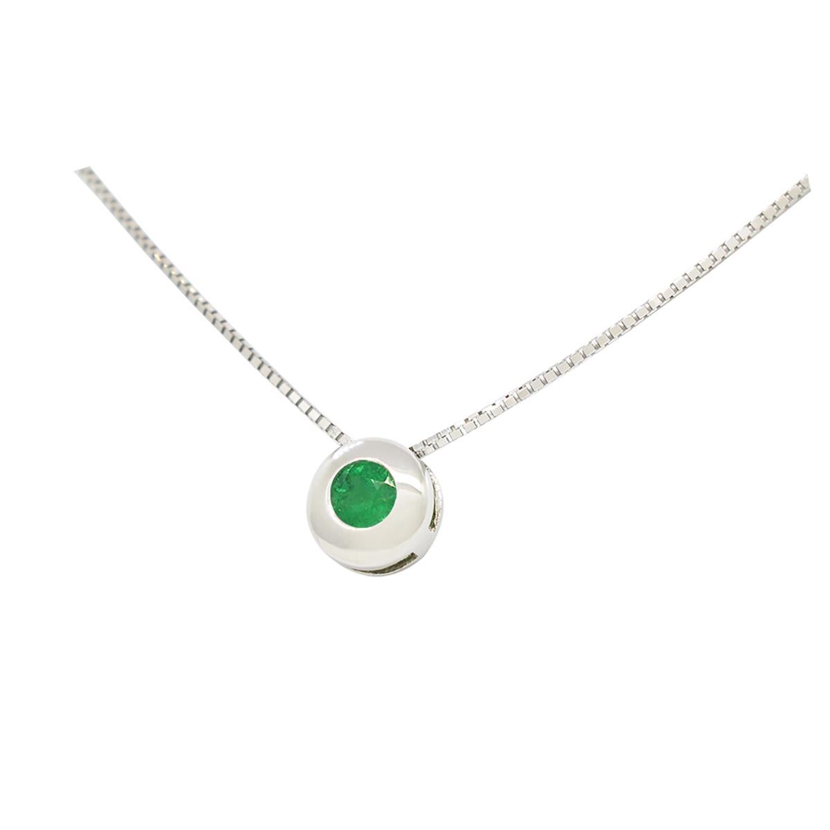 Round Cut Circular Emerald Necklace in White Gold with 0.25 Carats Green Colombian Emerald For Sale