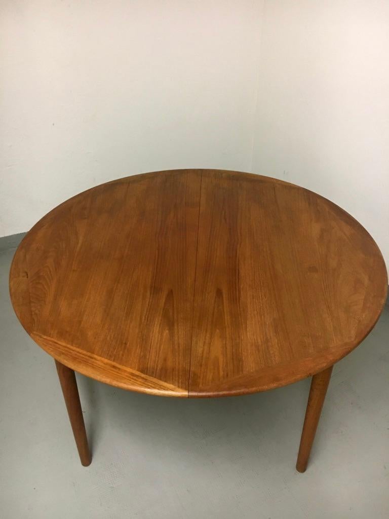 Extendable Danish teak dining table, circa 1960.
Good condition. Round table with one extension to oval dining table.
Good vintage condition
Measures: H 72 cm x D 110 cm + 60 cm extension.
 