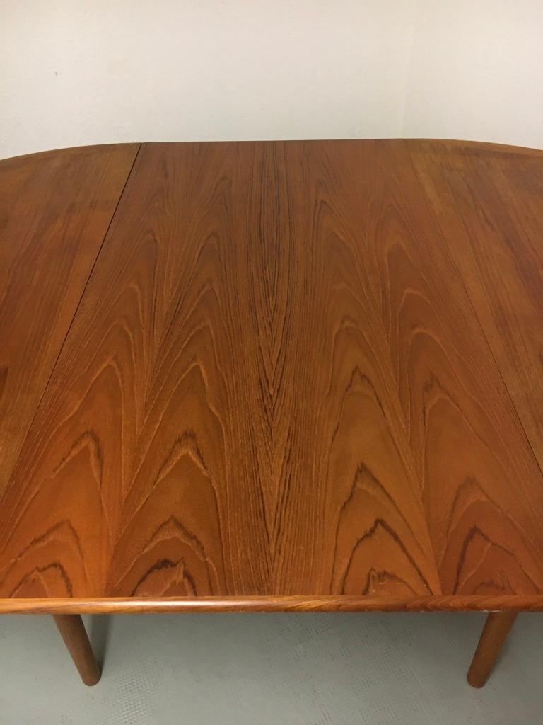 Circular Extendable Danish Teak Dining Table, circa 1960 2