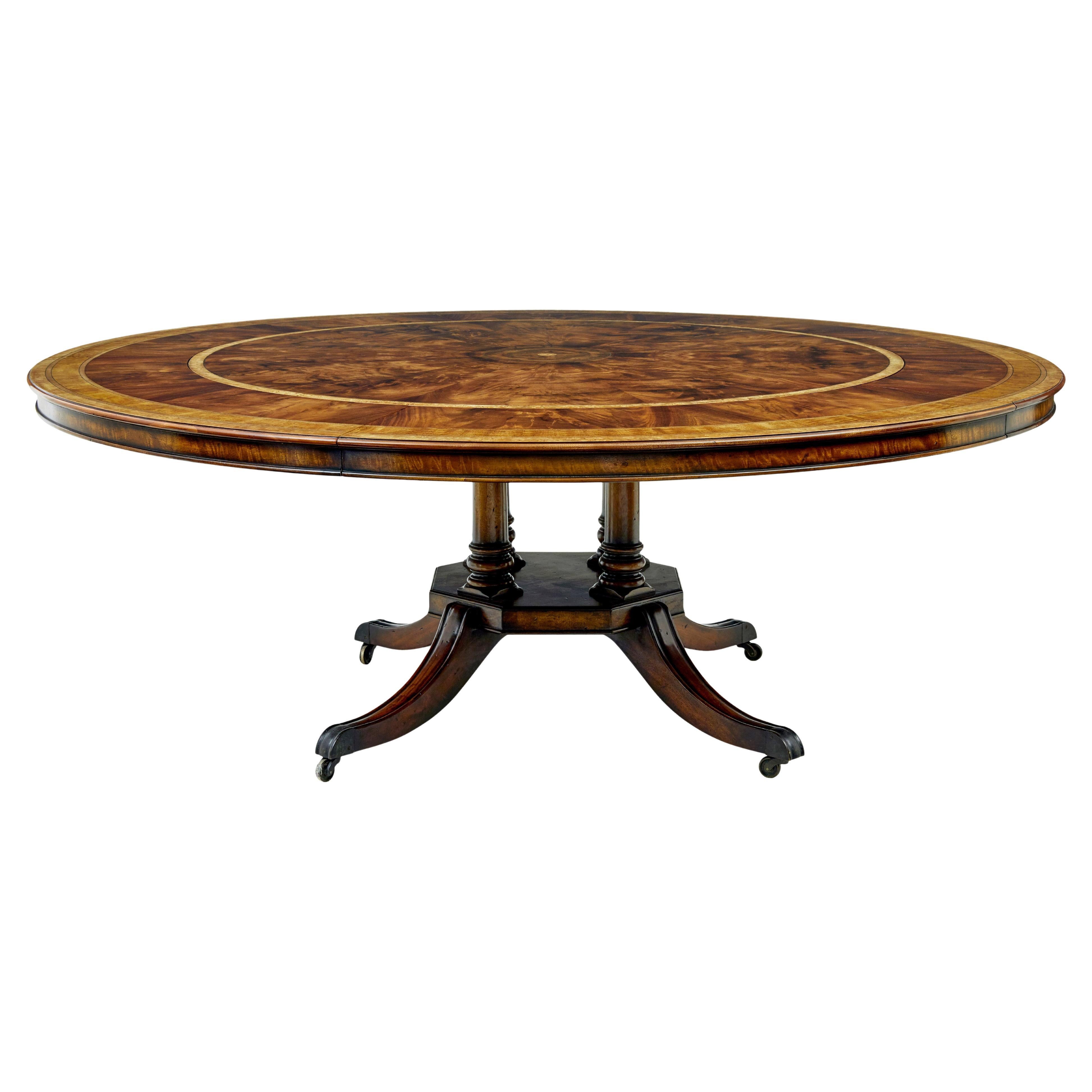 Table de salle à manger jupe circulaire à rallonge avec détails en ronce en vente