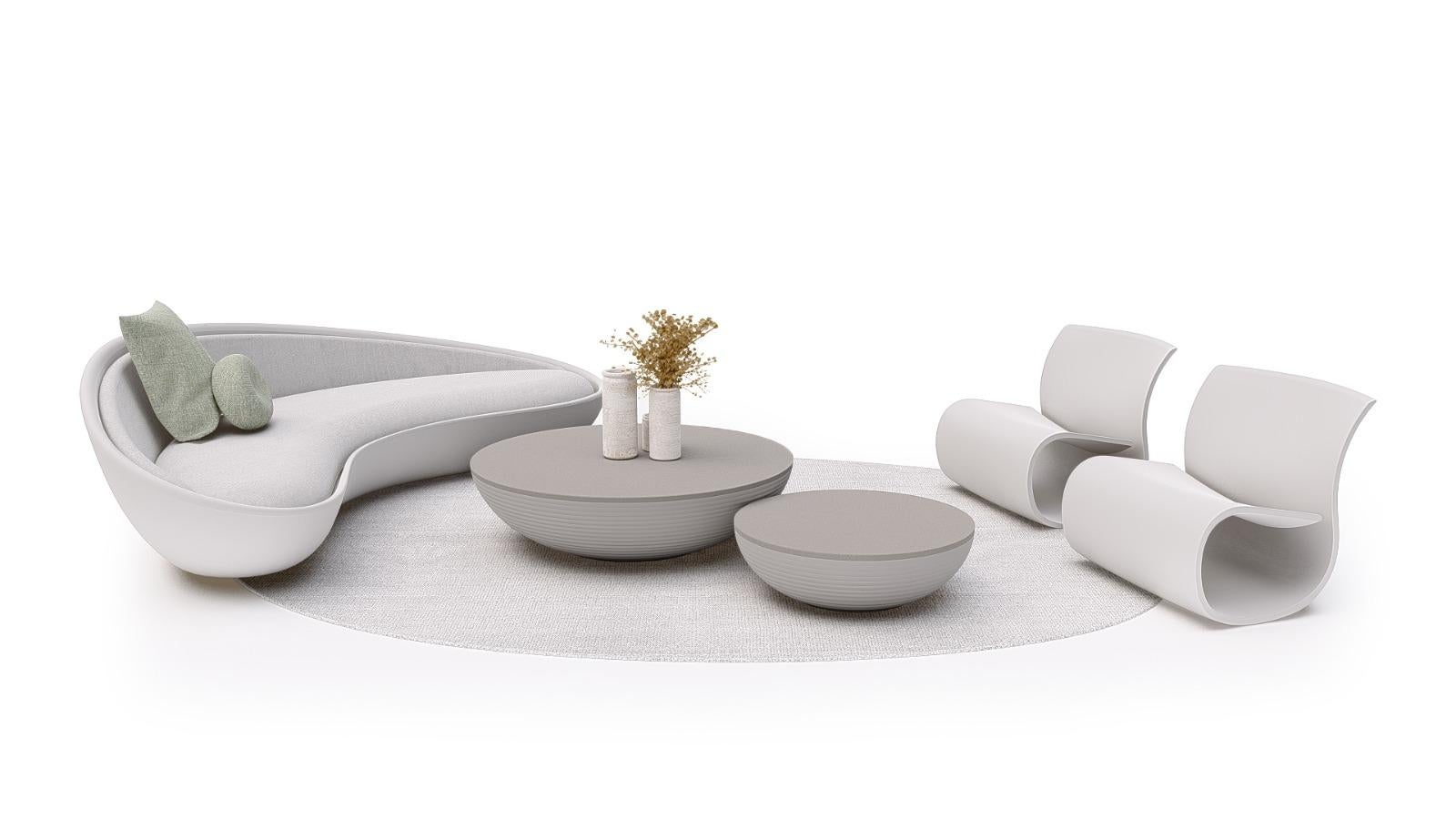 Mesa mediana circular de fibra de Piegatto, una mesa de centro escultural Vaciado en venta