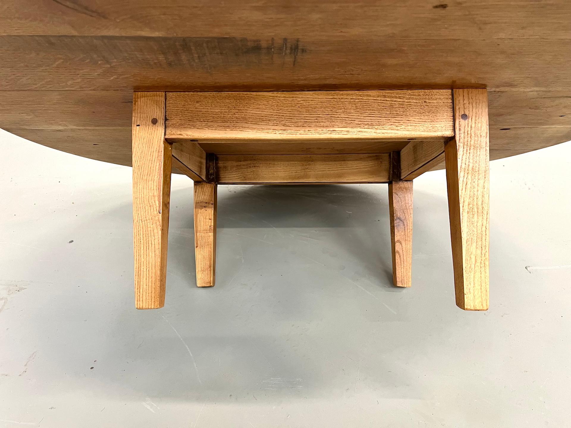 Table basse circulaire en chêne massif français en vente 3