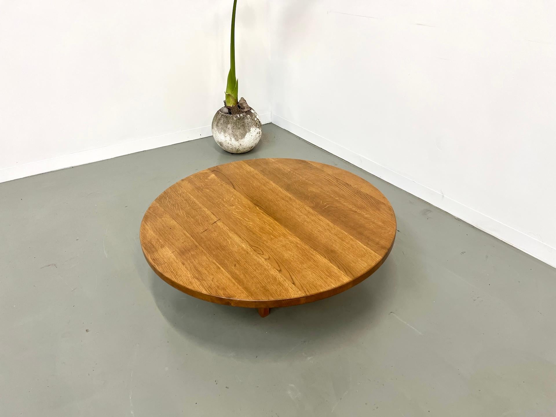 Table basse circulaire en chêne massif français en vente 4