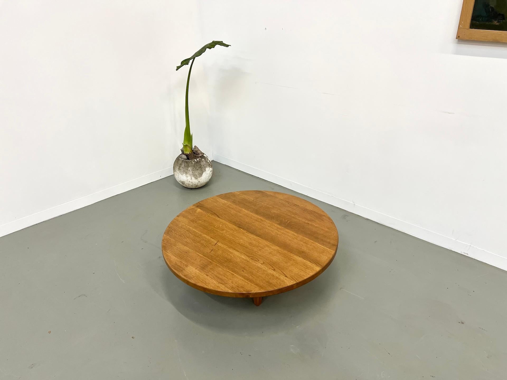 Table basse circulaire en chêne massif français en vente 5