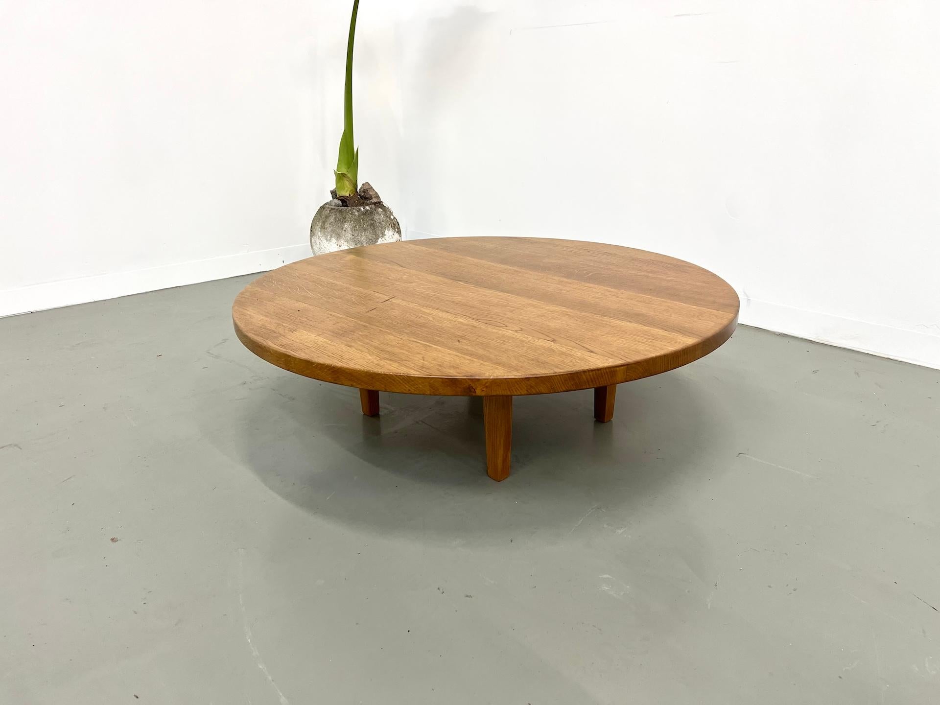 Table basse circulaire en chêne massif français en vente 6