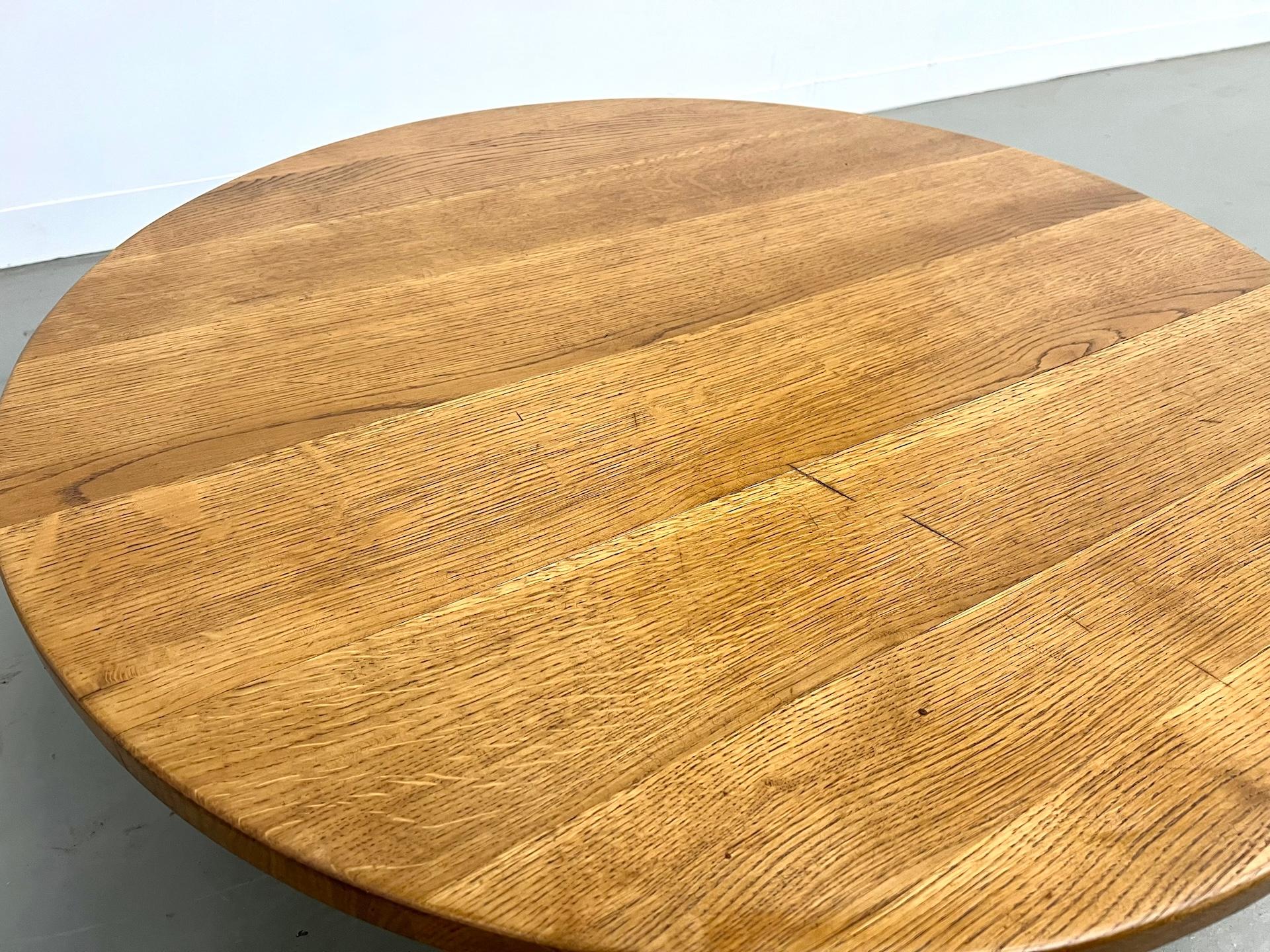 Table basse circulaire en chêne massif français en vente 1